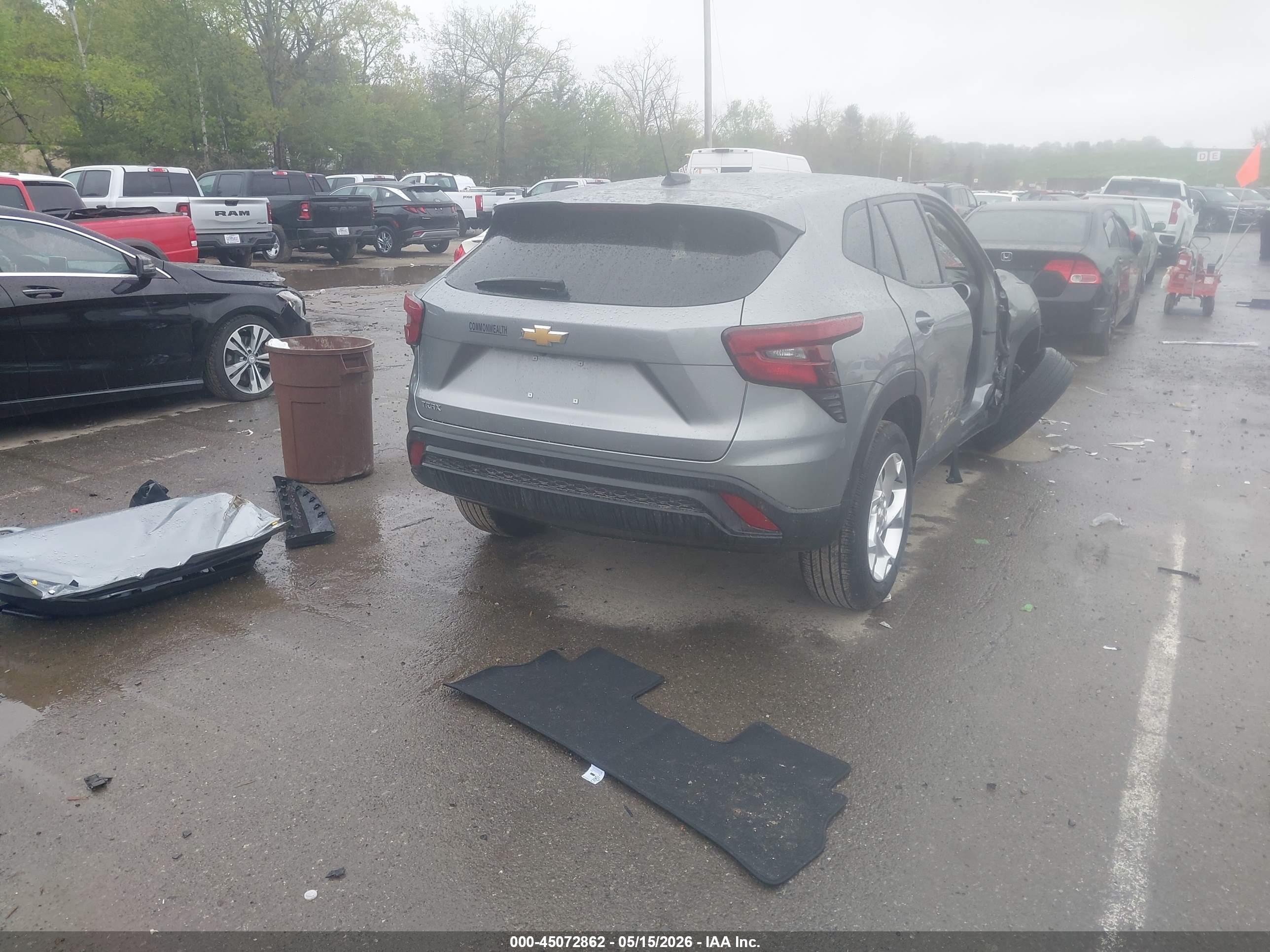2025 CHEVROLET Trax — VIN KL77LFEP5SC097404 — photo 4
