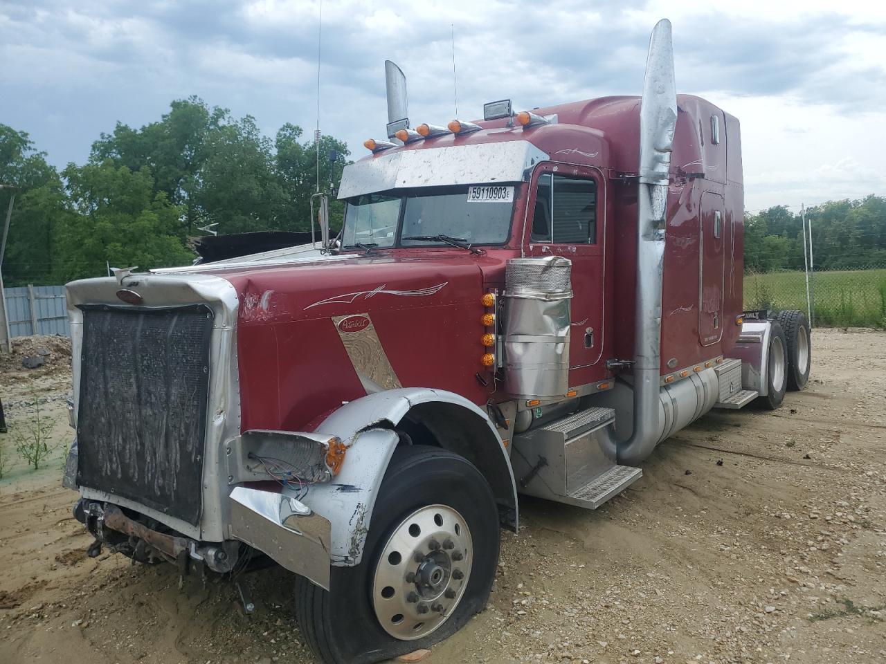 2000 PETERBILT 379 — VIN 1XP5DB9X0YN532710 — photo 2