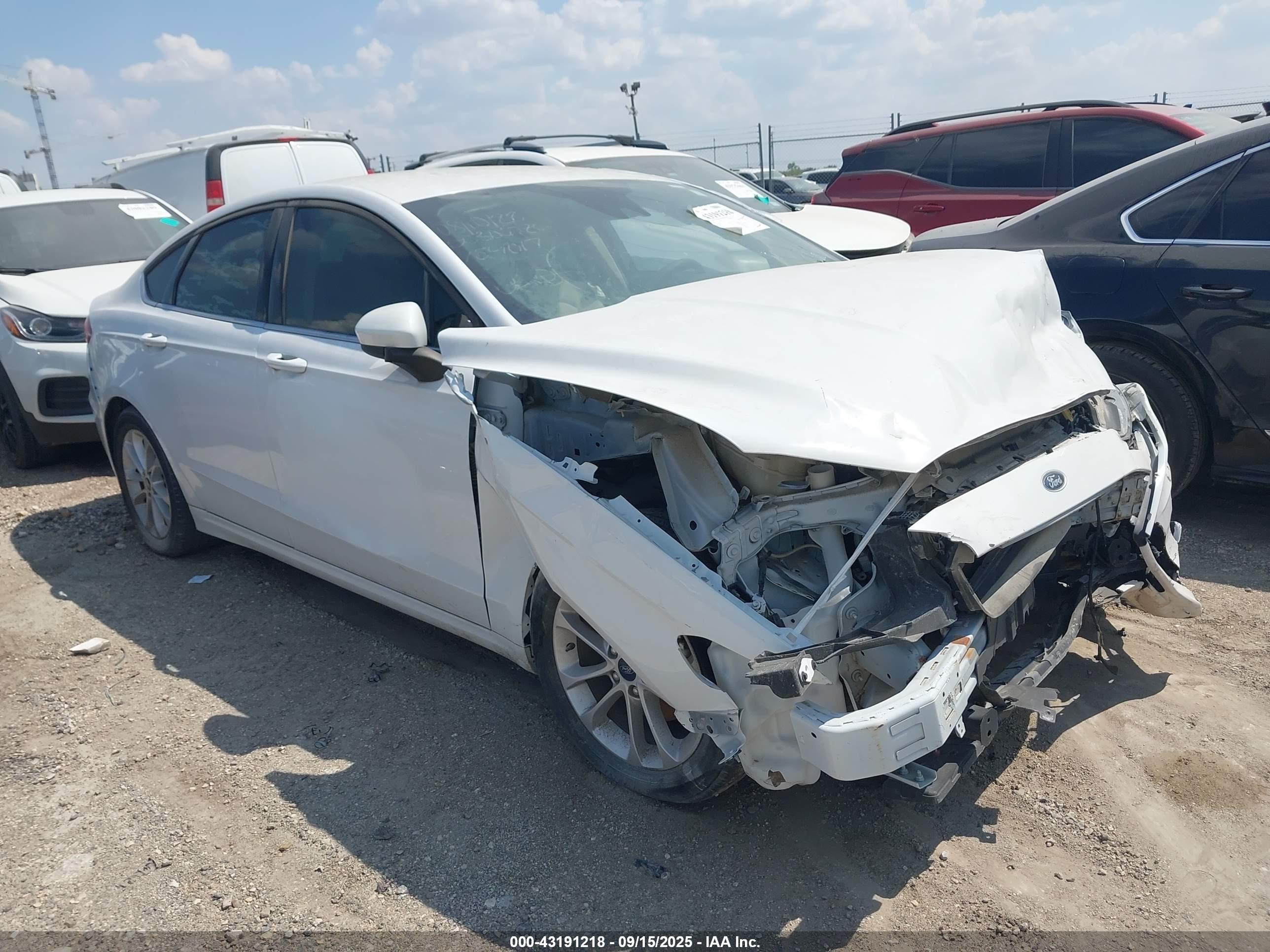 2020 FORD Fusion — VIN 3FA6P0H74LR154017 — photo 1 of 17