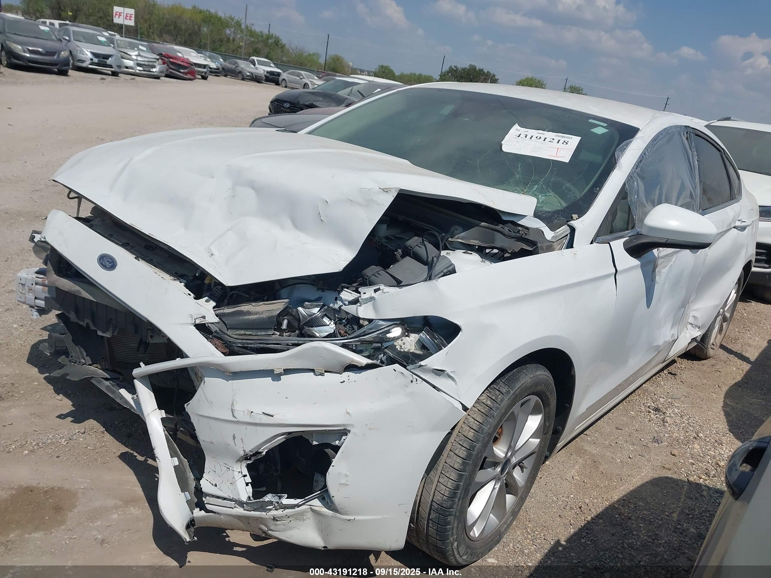 2020 FORD Fusion — VIN 3FA6P0H74LR154017 — photo 2