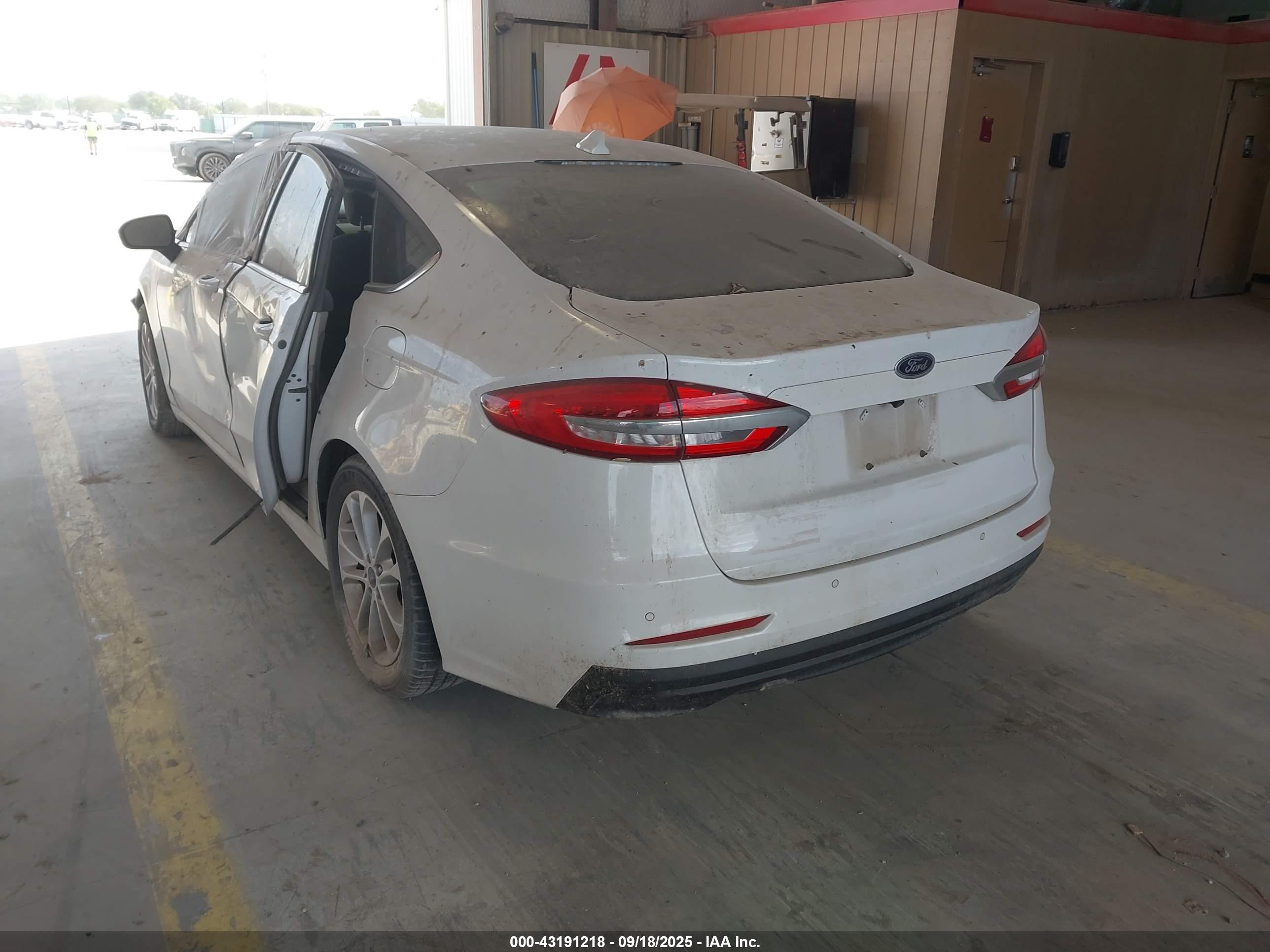 2020 FORD Fusion — VIN 3FA6P0H74LR154017 — photo 3