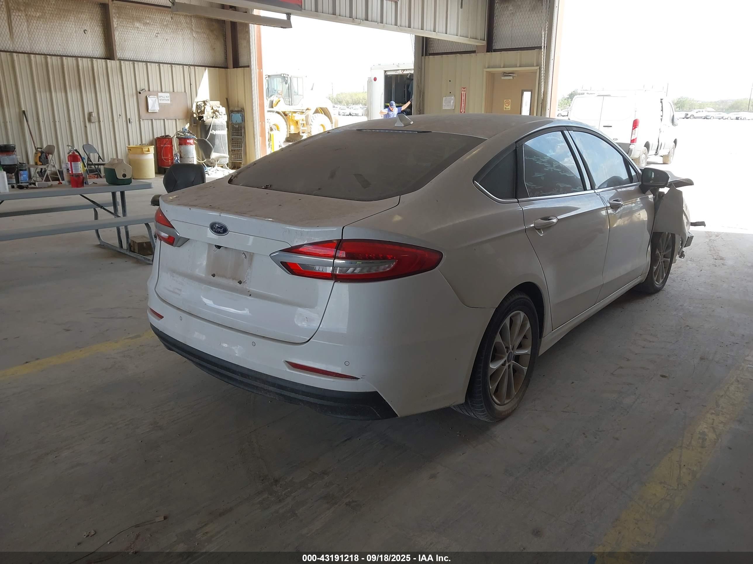 2020 FORD Fusion — VIN 3FA6P0H74LR154017 — photo 4