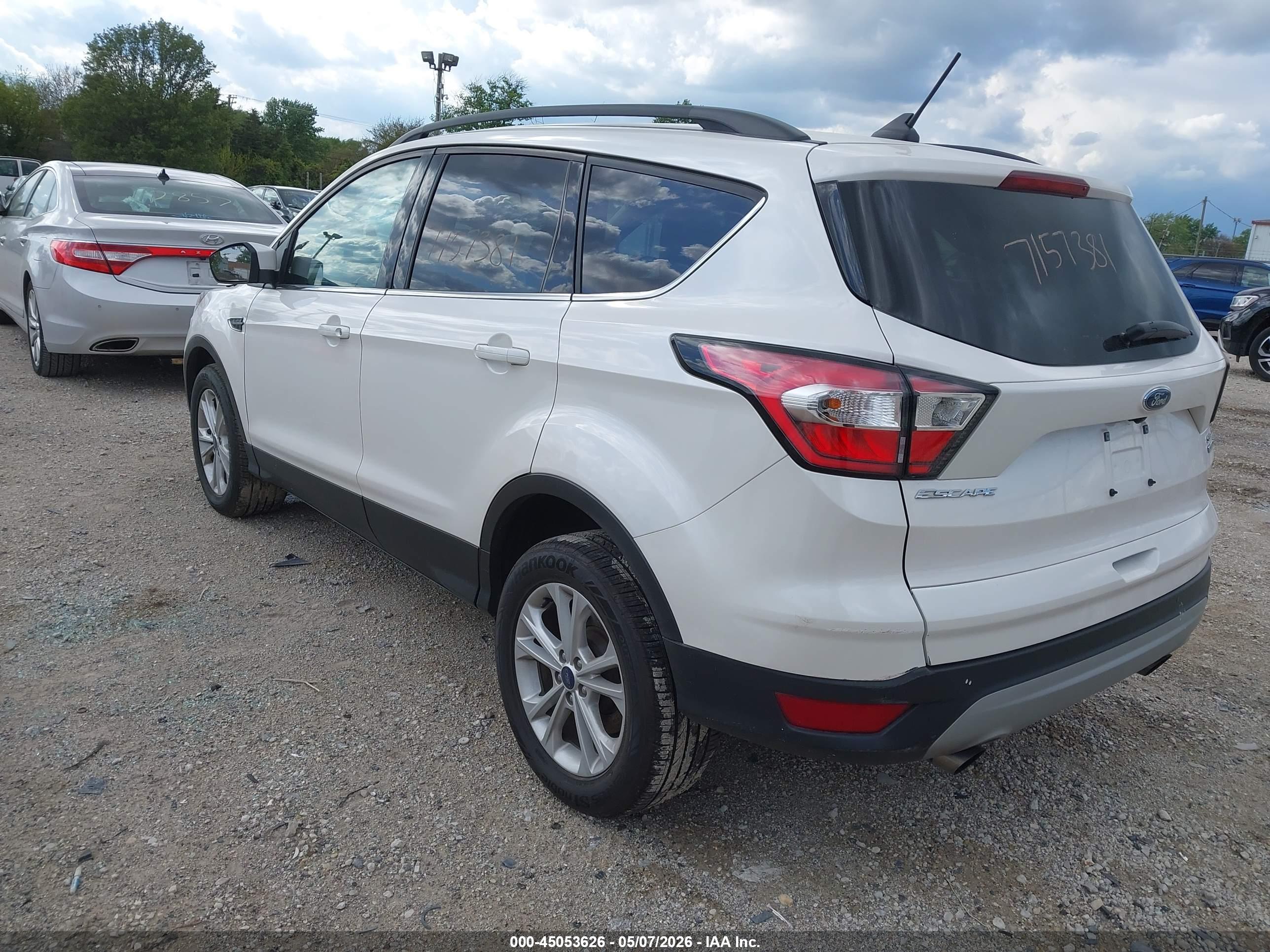 2018 FORD Escape — VIN 1FMCU9HDXJUB21525 — photo 3