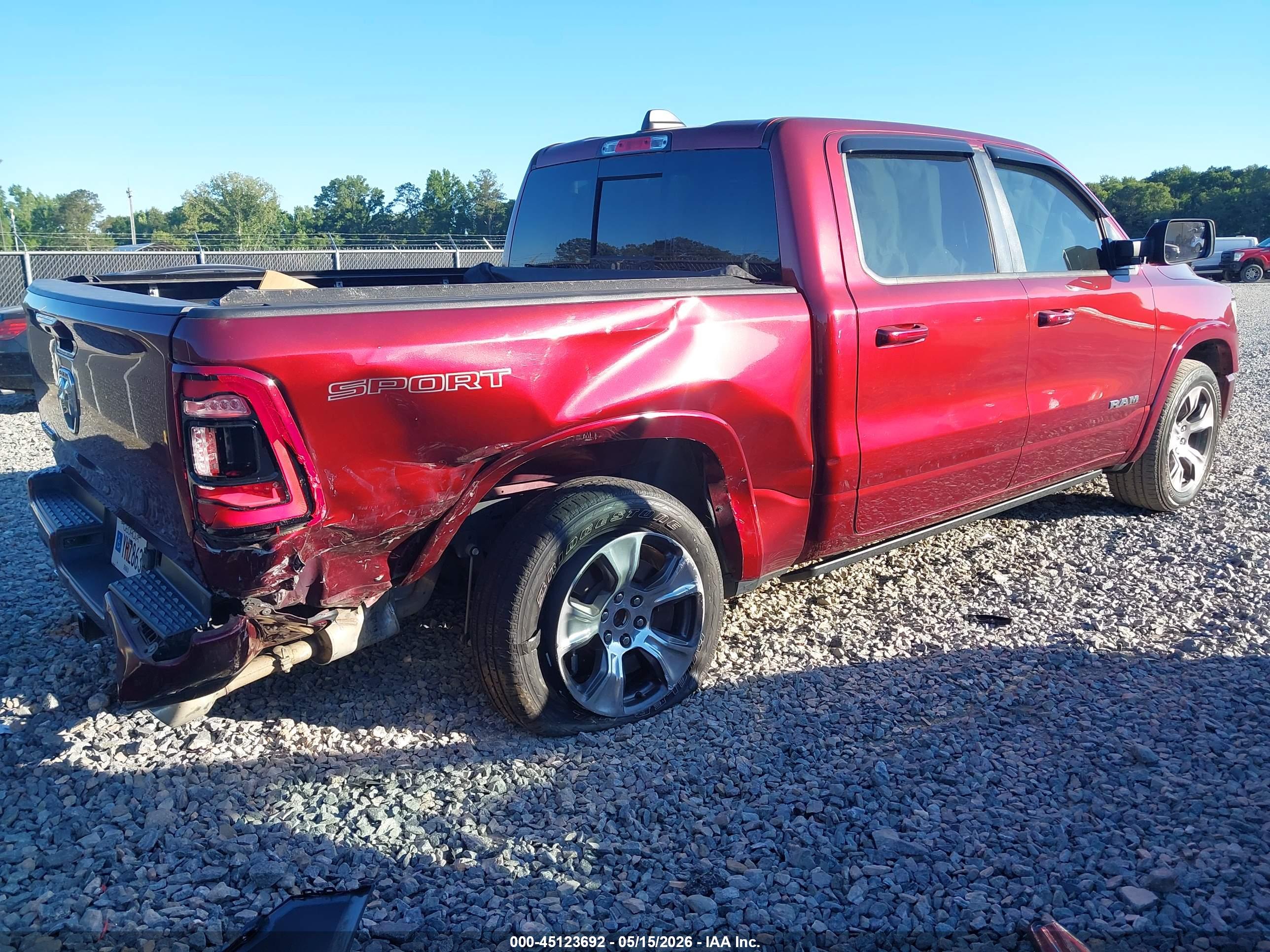 2022 RAM 1500 — VIN 1C6RREJT4NN152674 — photo 4