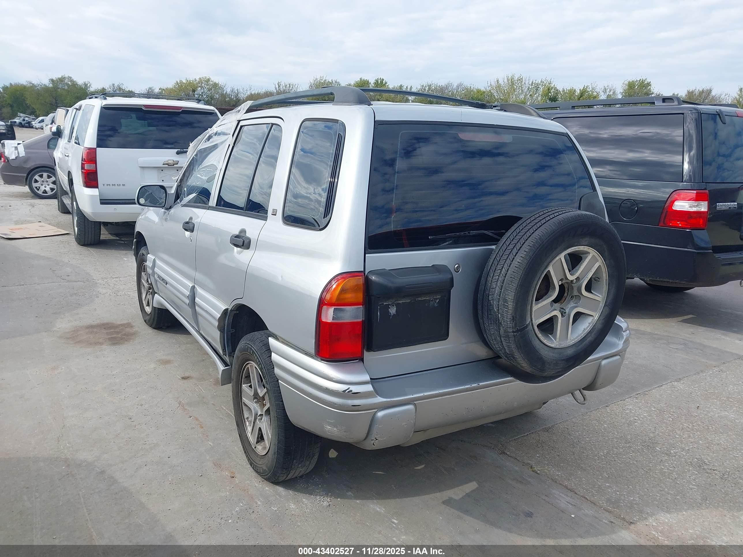 2002 CHEVROLET Tracker — VIN 2CNBJ634126938635 — photo 3