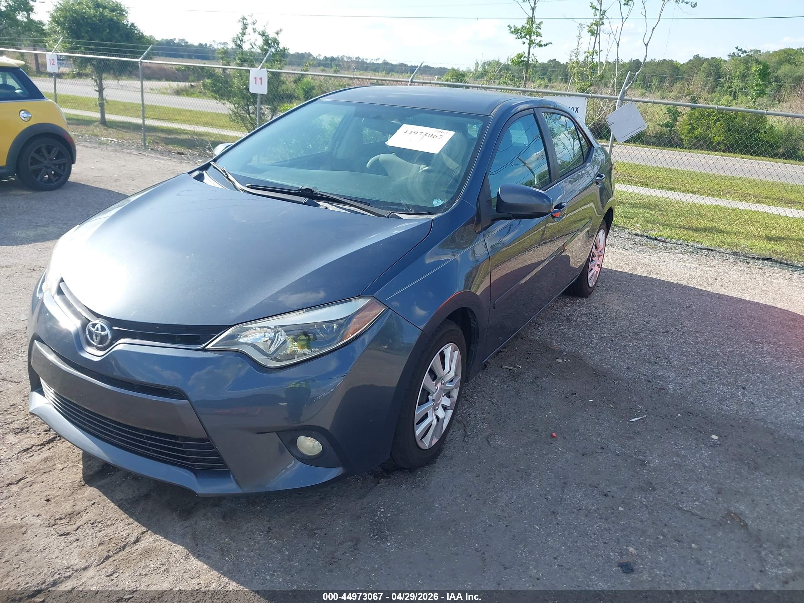 2015 TOYOTA Corolla — VIN 2T1BURHE5FC241925 — photo 2
