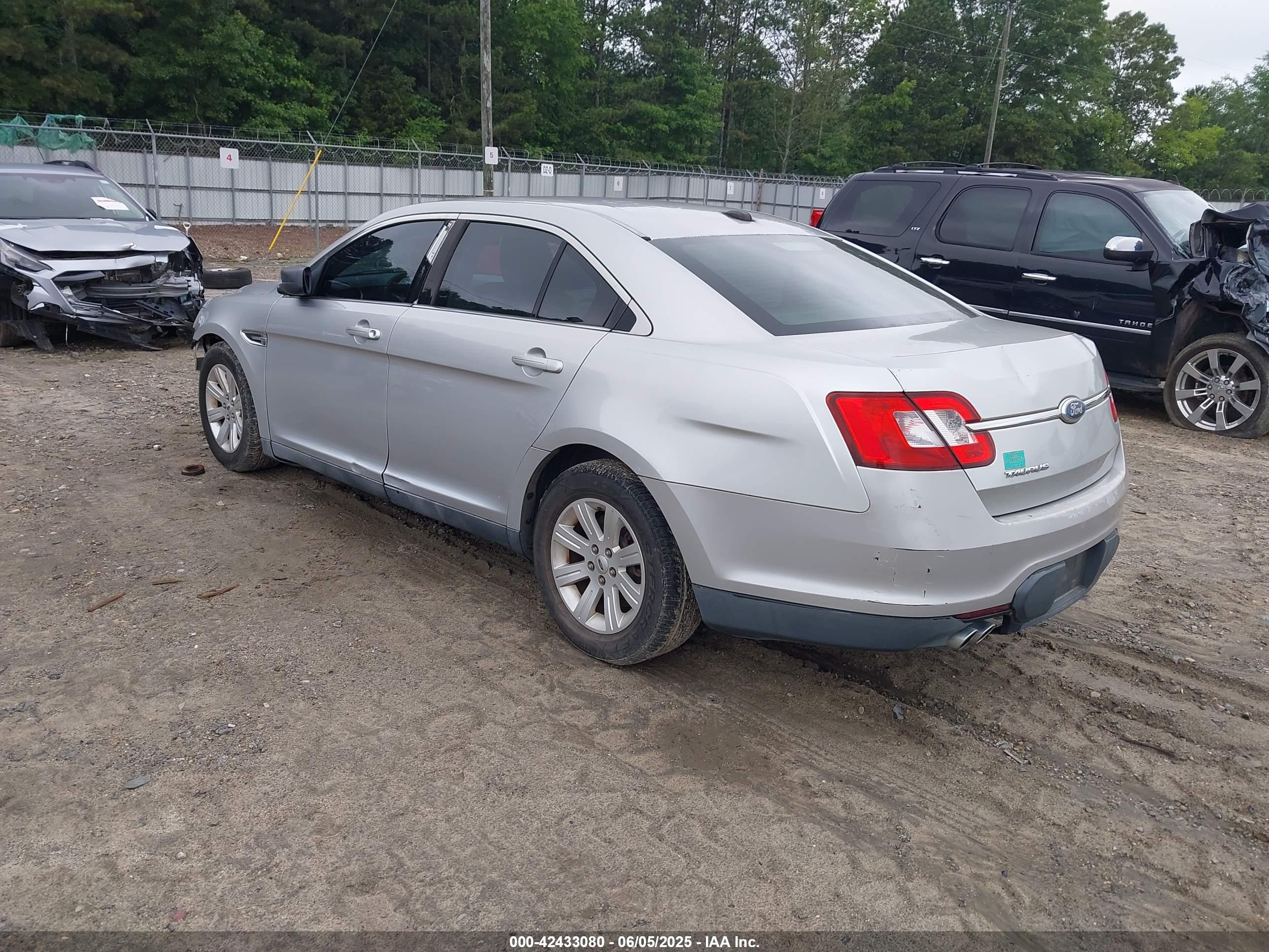 2010 FORD Taurus — VIN 1FAHP2DW6AG166319 — photo 3