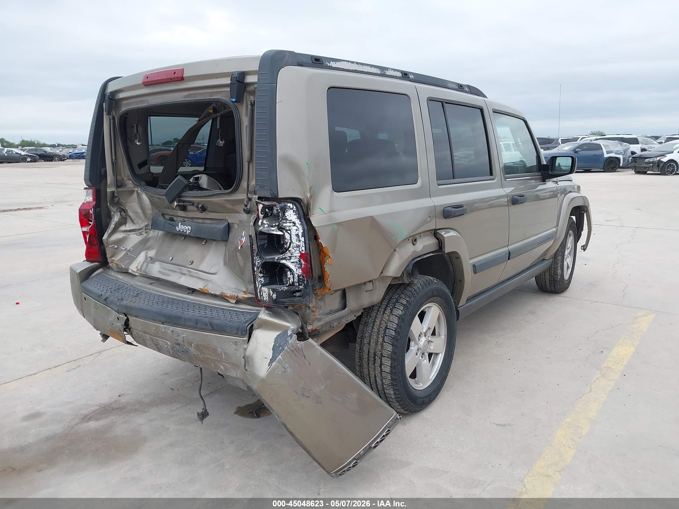 2006 JEEP Commander — VIN 1J8HG48NX6C219361 — photo 4