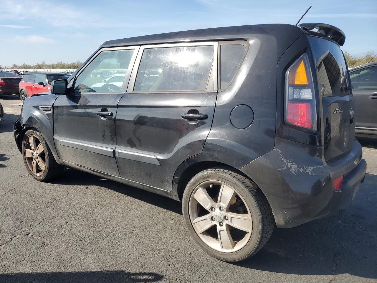 2011 KIA Soul — VIN KNDJT2A20B7222281 — photo 2