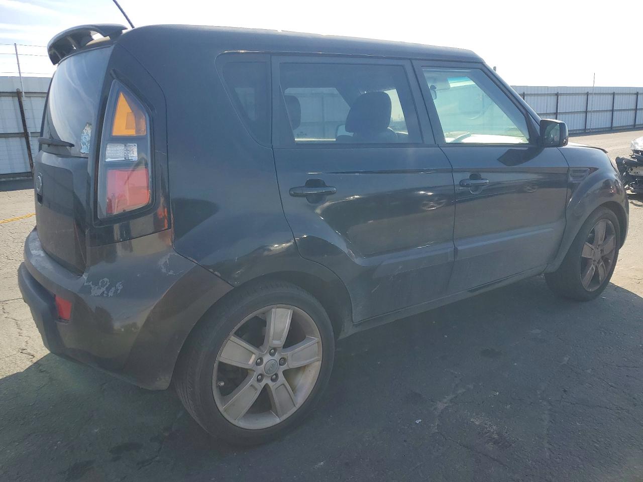 2011 KIA Soul — VIN KNDJT2A20B7222281 — photo 3