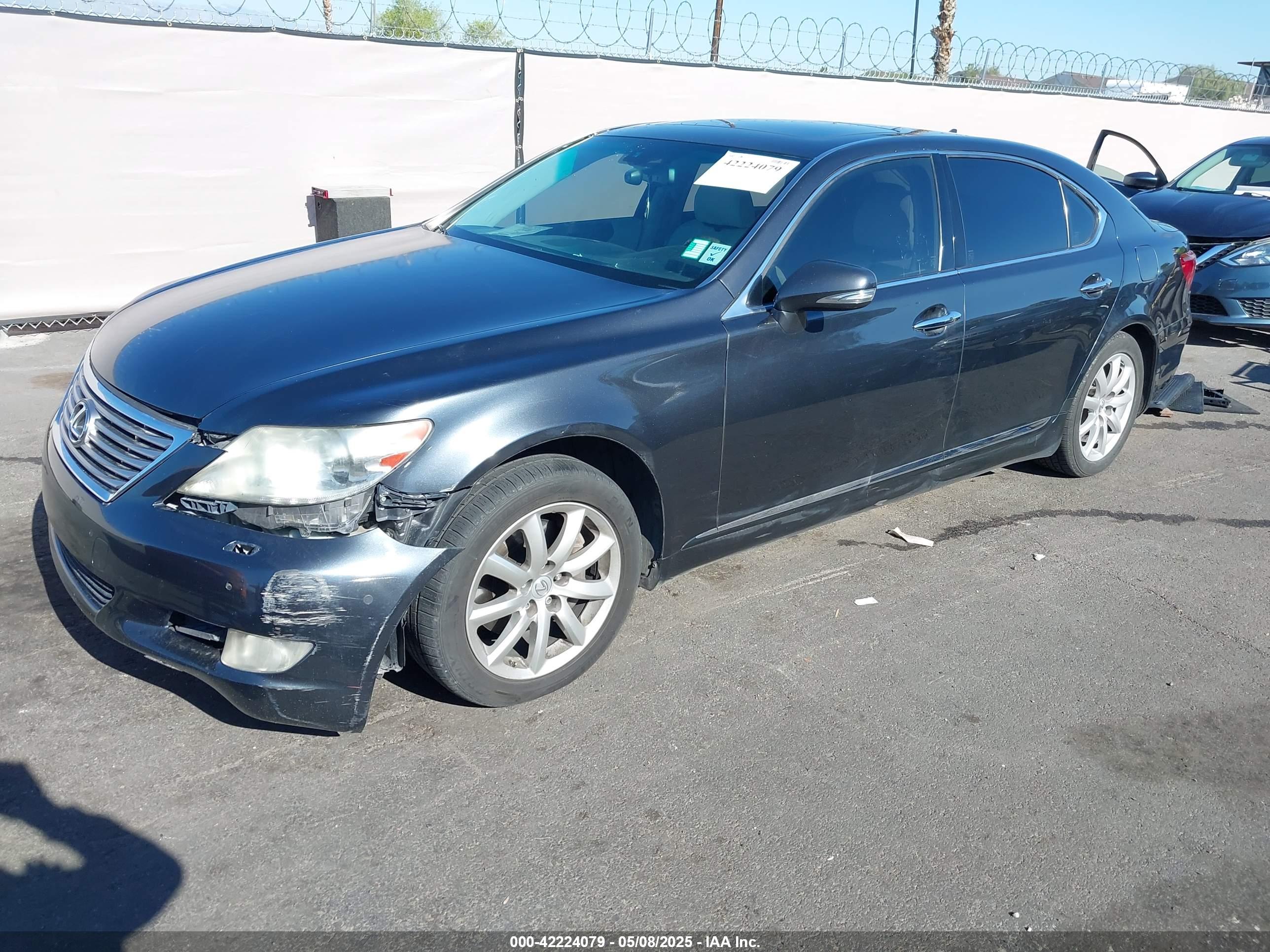 2010 LEXUS LS — VIN JTHGL5EF0A5038265 — photo 2