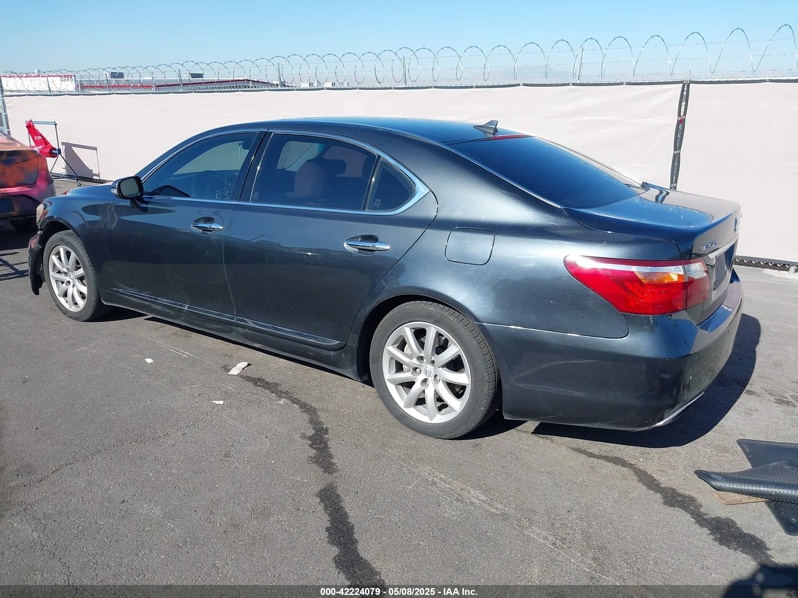 2010 LEXUS LS — VIN JTHGL5EF0A5038265 — photo 3