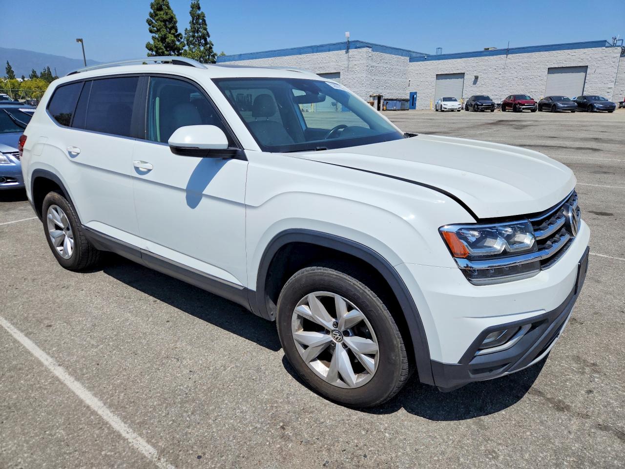 2018 VOLKSWAGEN Atlas — VIN 1V2MR2CA6JC527482 — photo 4