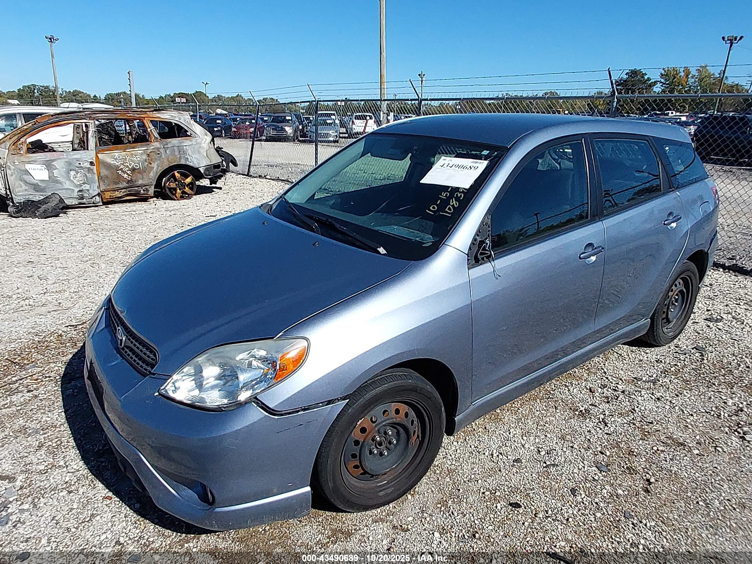 2008 TOYOTA Matrix — VIN 2T1KR32E08C695798 — photo 2
