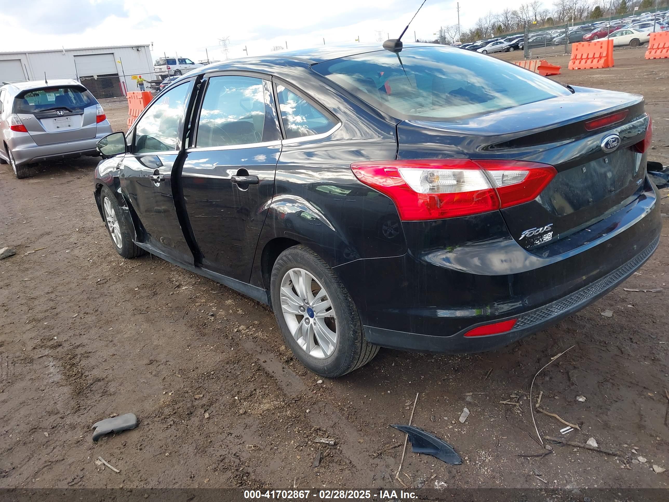 2012 FORD Focus — VIN 1FAHP3H27CL357626 — photo 3