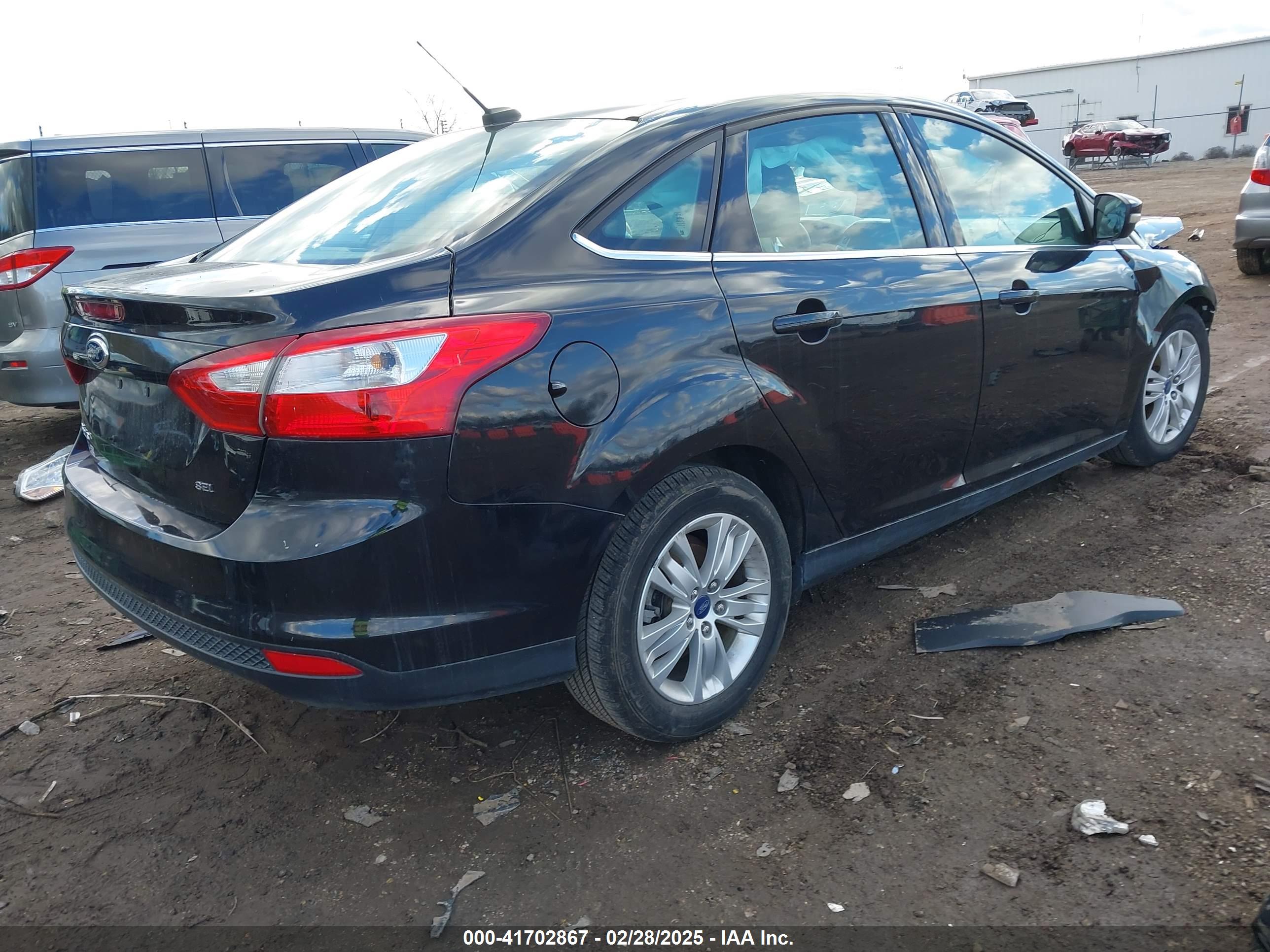 2012 FORD Focus — VIN 1FAHP3H27CL357626 — photo 4