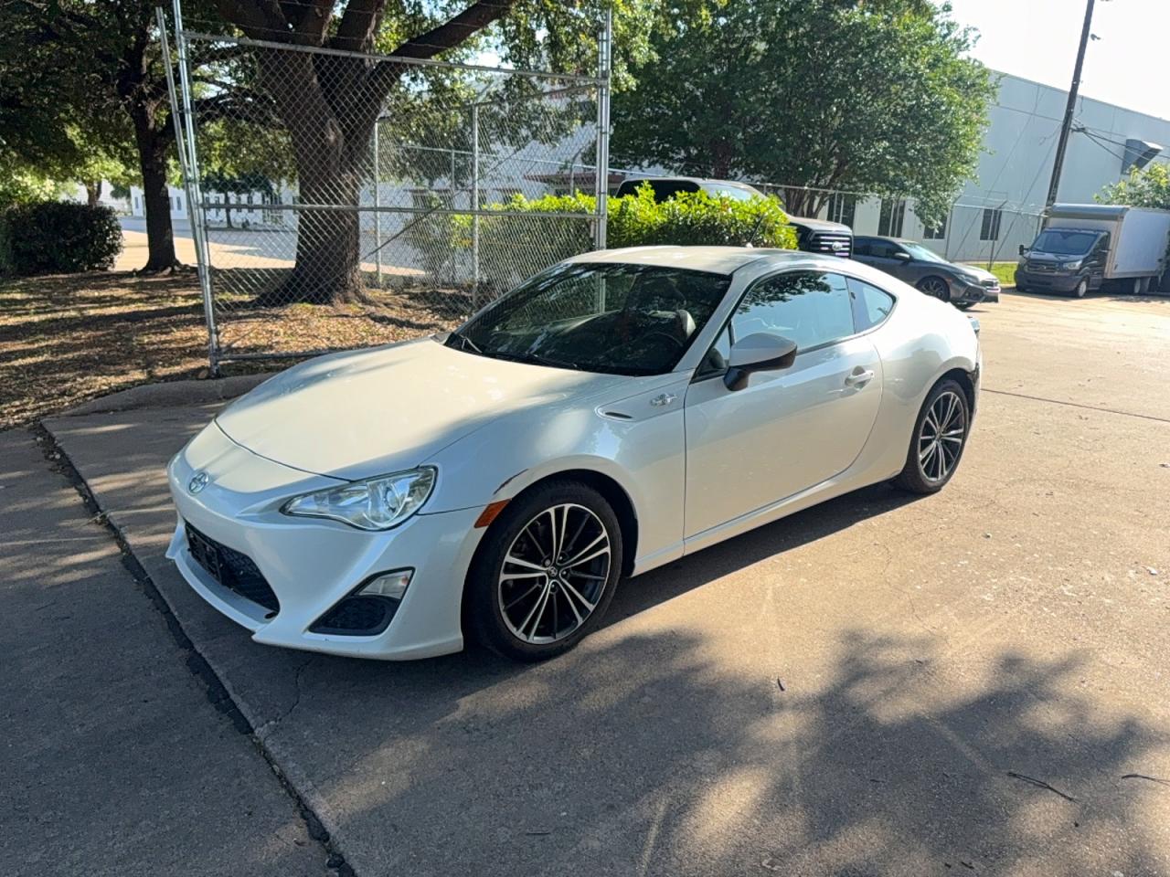 2013 SCION FR-S — VIN JF1ZNAA13D2723329 — photo 2