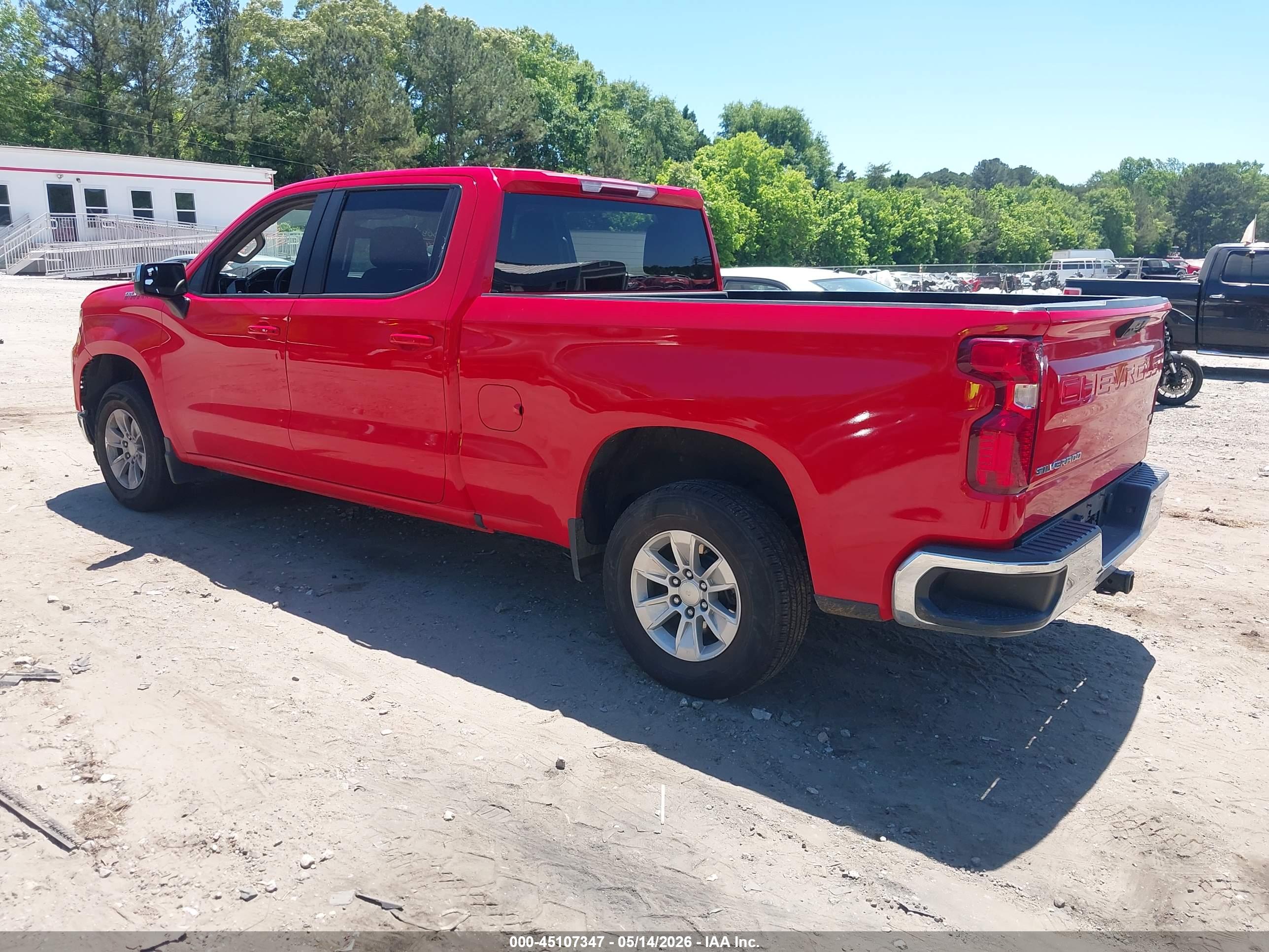 2024 CHEVROLET Silverado — VIN 3GCPACEK8RG183745 — photo 3