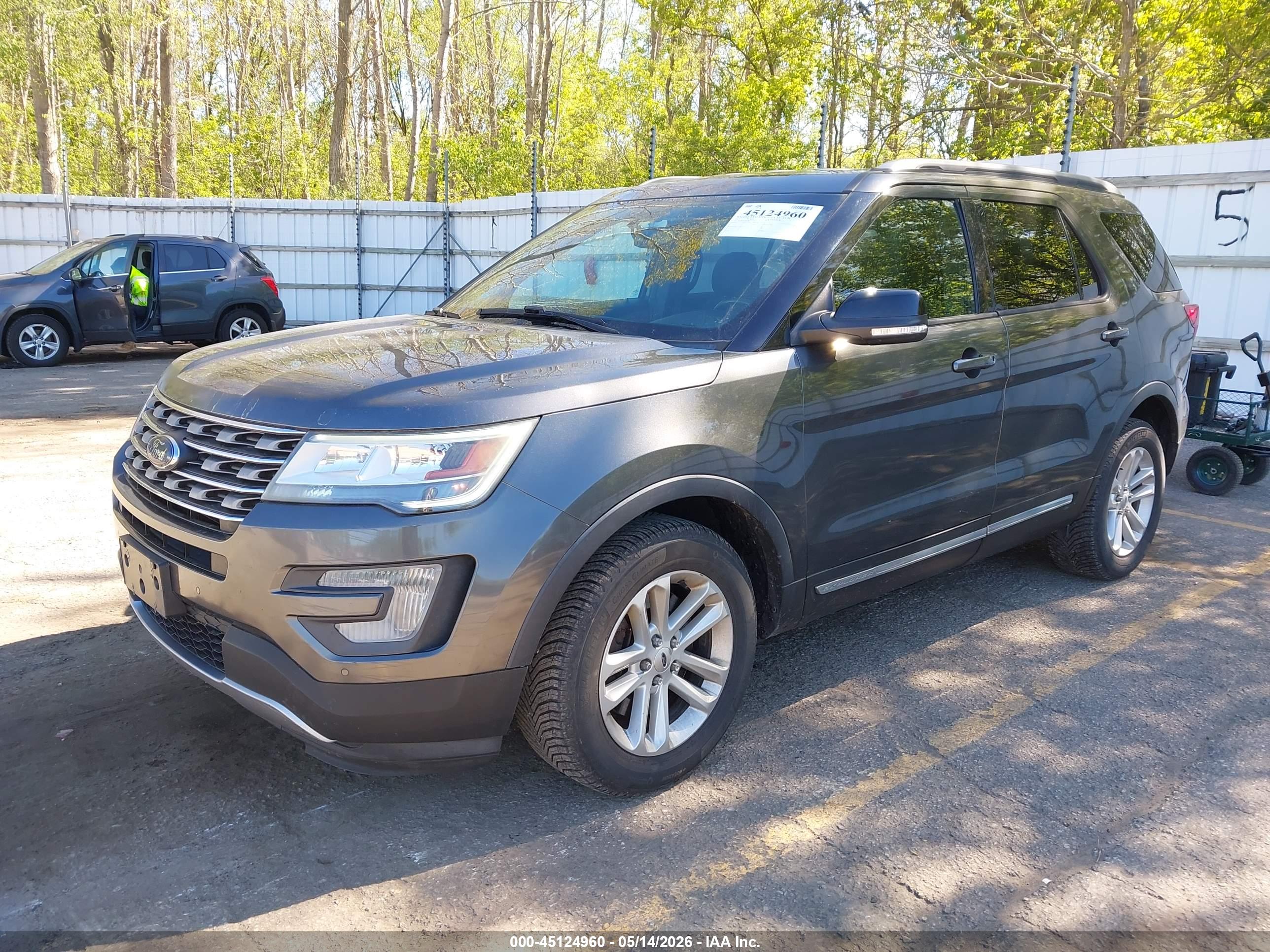 2017 FORD Explorer — VIN 1FM5K7DH5HGD27355 — photo 2