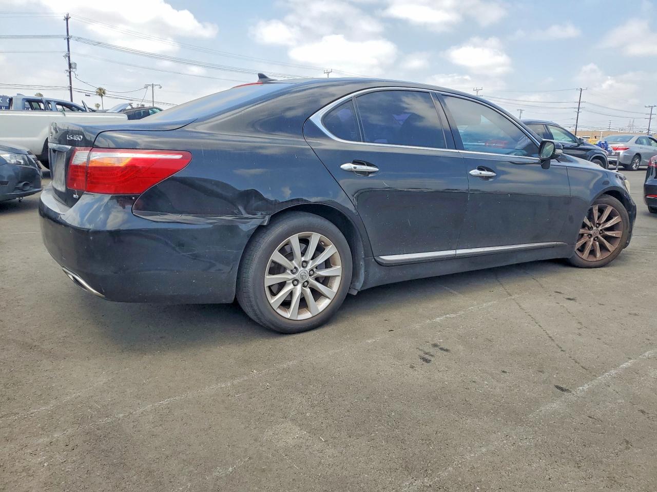 2010 LEXUS LS — VIN JTHCL5EF1A5007945 — photo 3