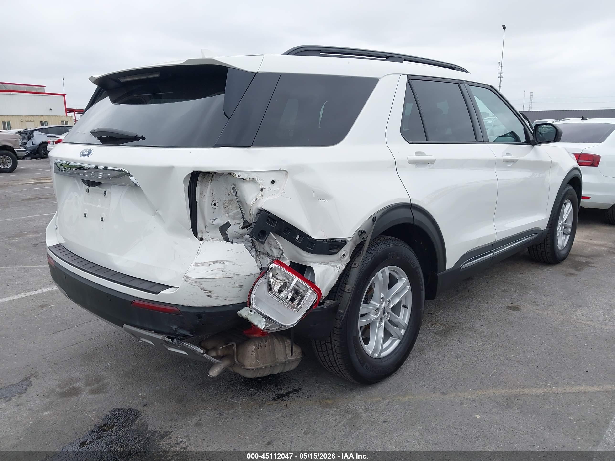 2022 FORD Explorer — VIN 1FMSK7DH6NGB38261 — photo 4