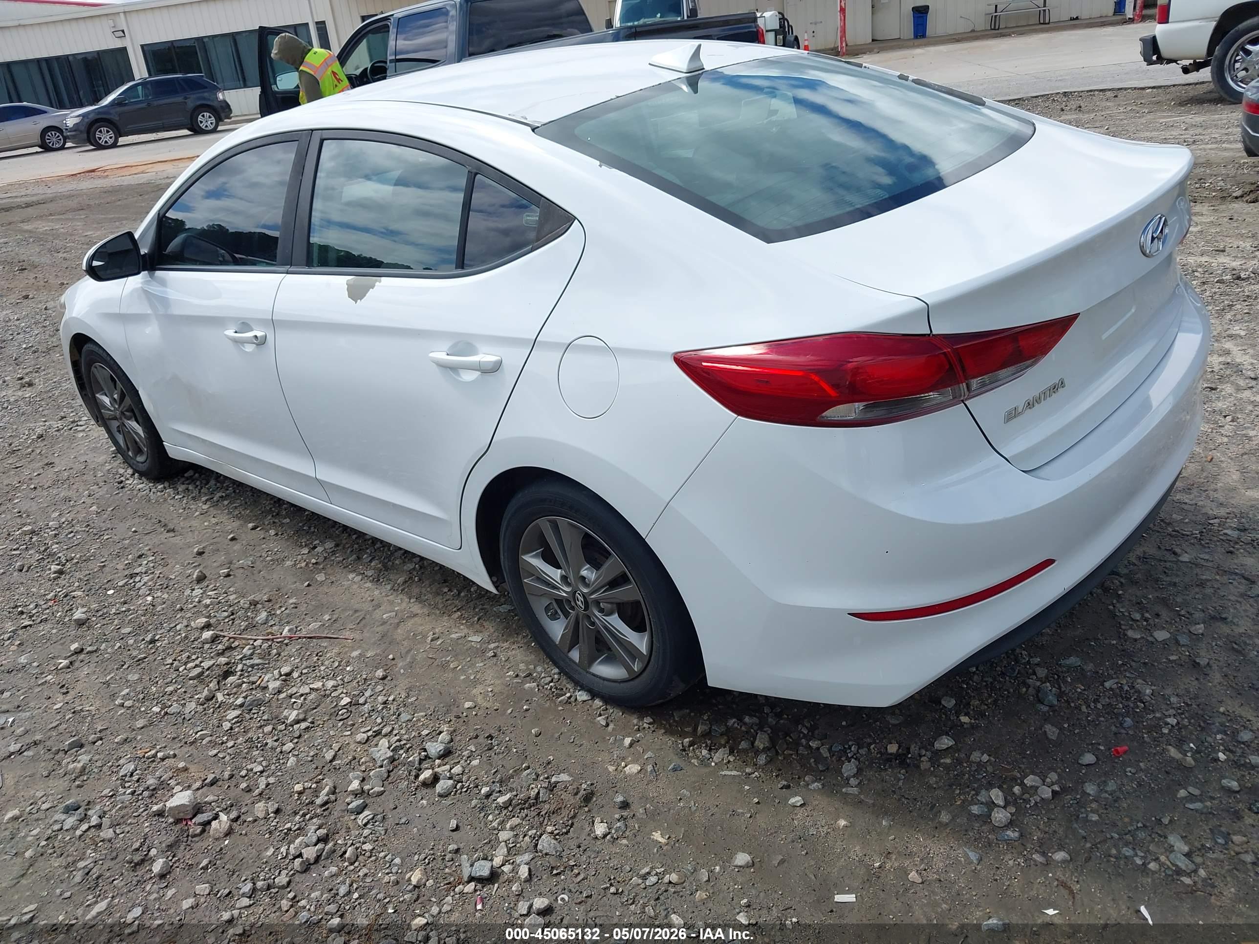 2017 HYUNDAI Elantra — VIN 5NPD84LF5HH045693 — photo 3