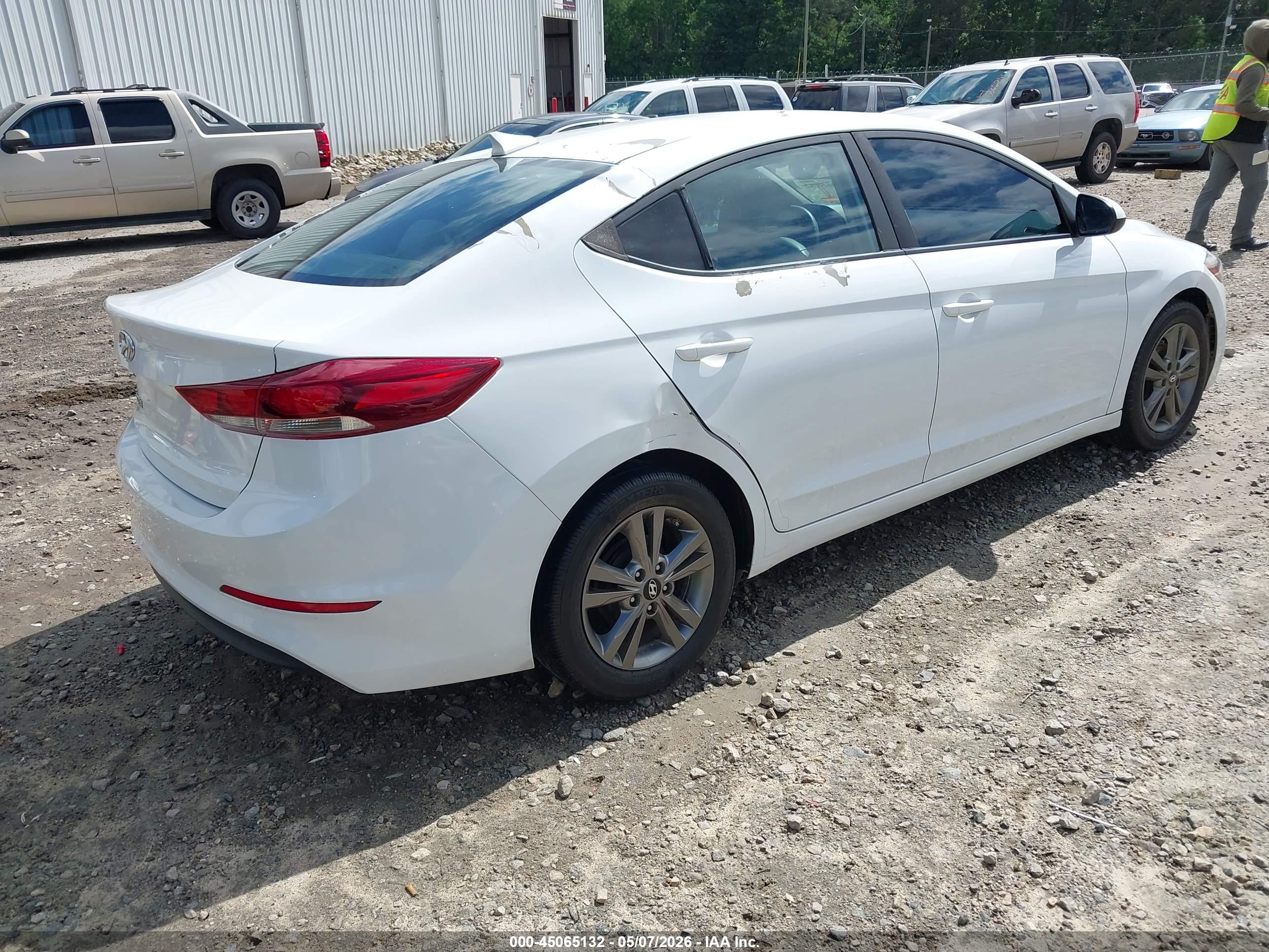 2017 HYUNDAI Elantra — VIN 5NPD84LF5HH045693 — photo 4