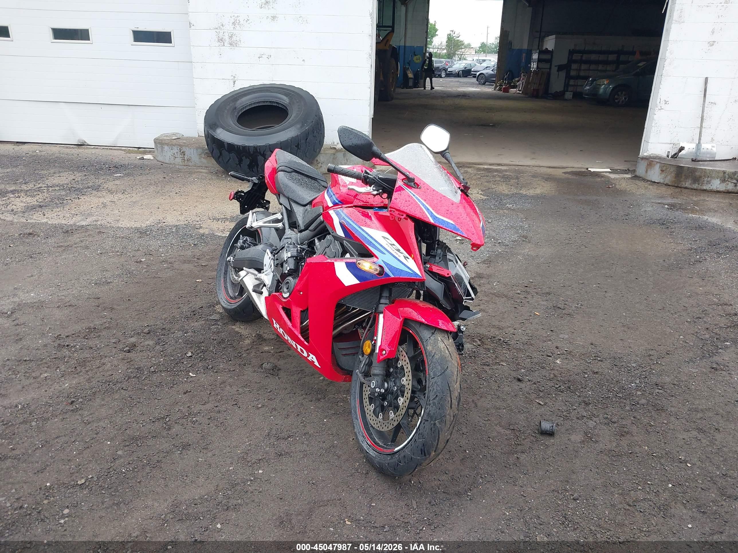 2025 HONDA cbr — VIN MLHRH1556S5101007 — photo 1 of 13