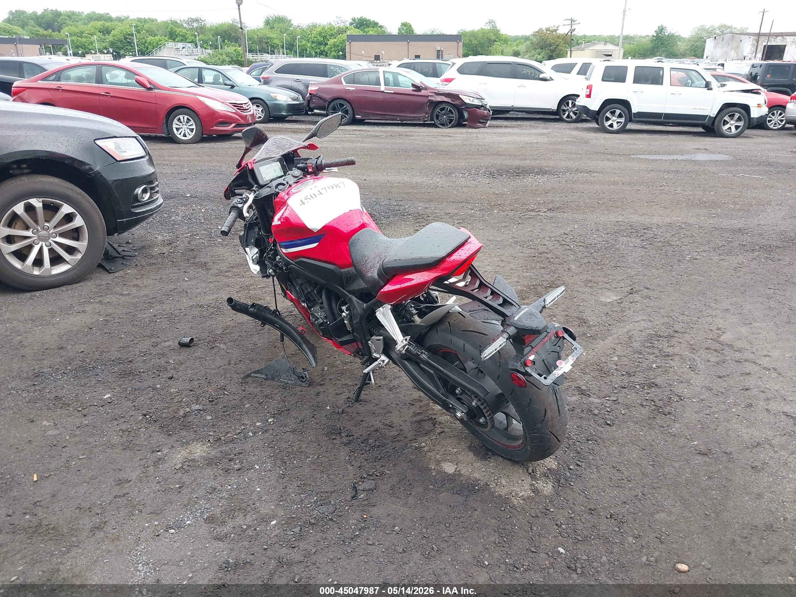 2025 HONDA cbr — VIN MLHRH1556S5101007 — photo 3
