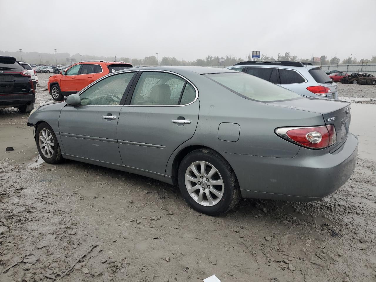 2002 LEXUS ES — VIN JTHBF30G420076229 — photo 2