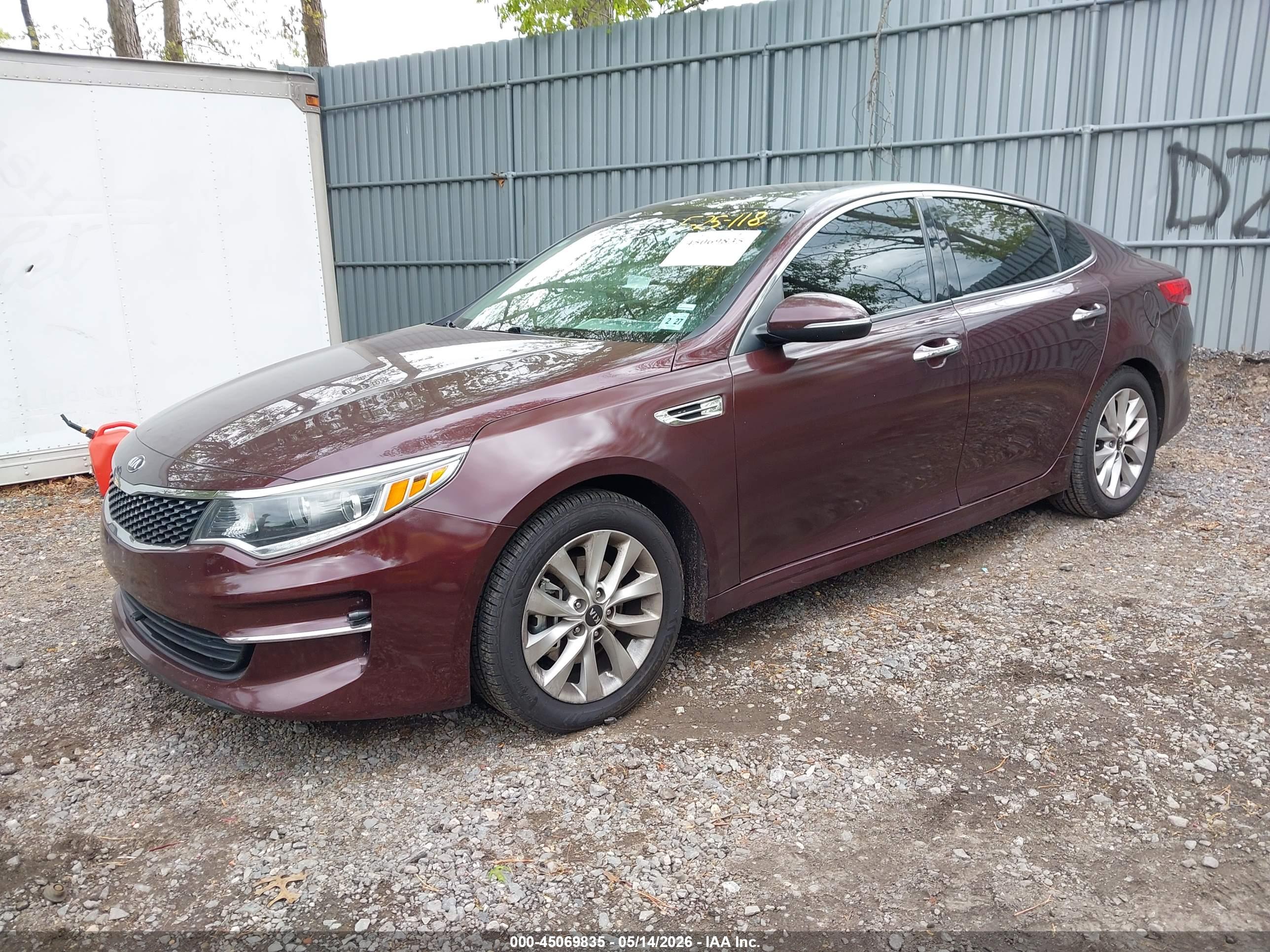 2018 KIA Optima — VIN 5XXGU4L37JG221367 — photo 2