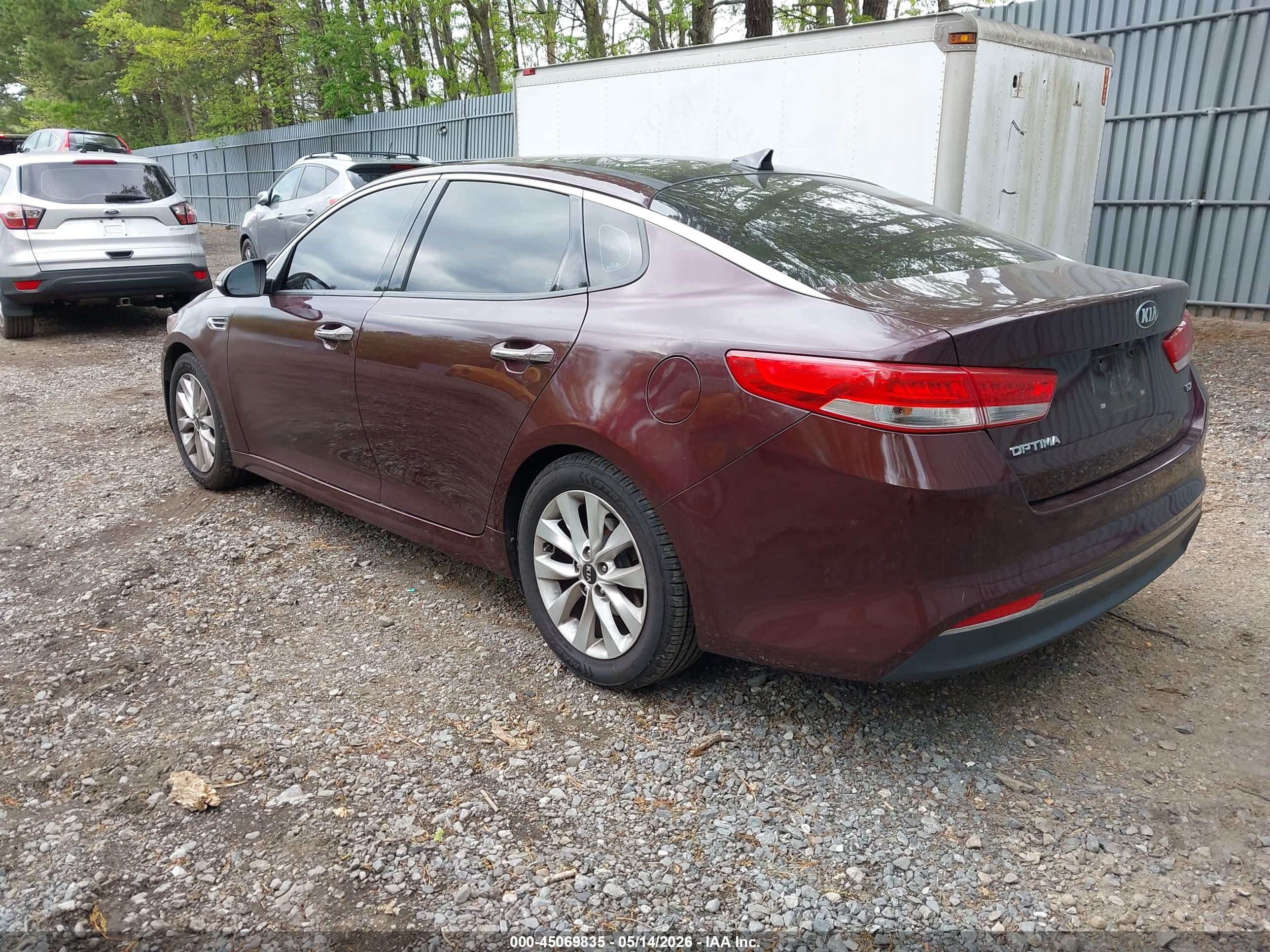 2018 KIA Optima — VIN 5XXGU4L37JG221367 — photo 3