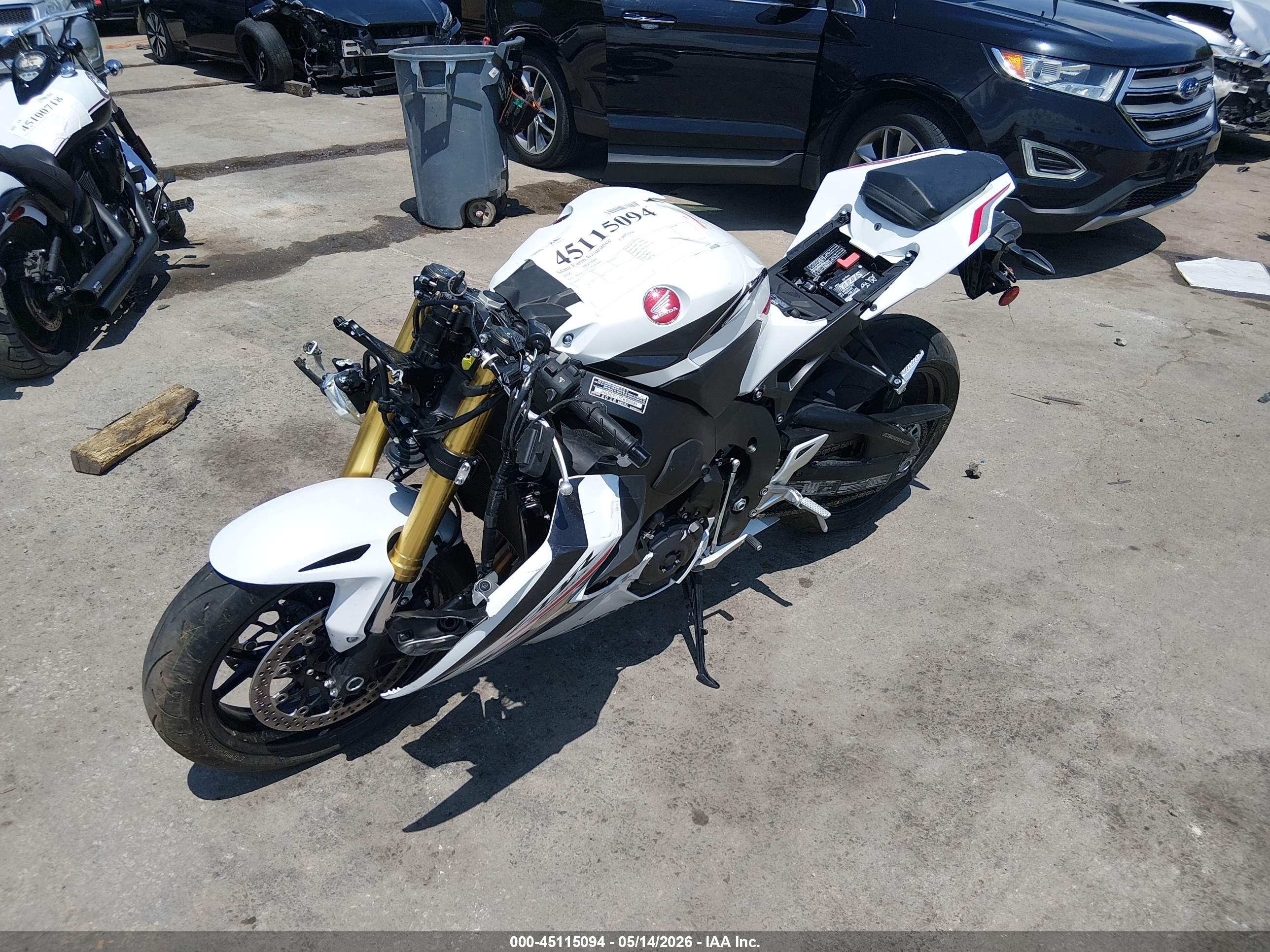 2026 HONDA cbr — VIN JH2SC7715TK900089 — photo 2