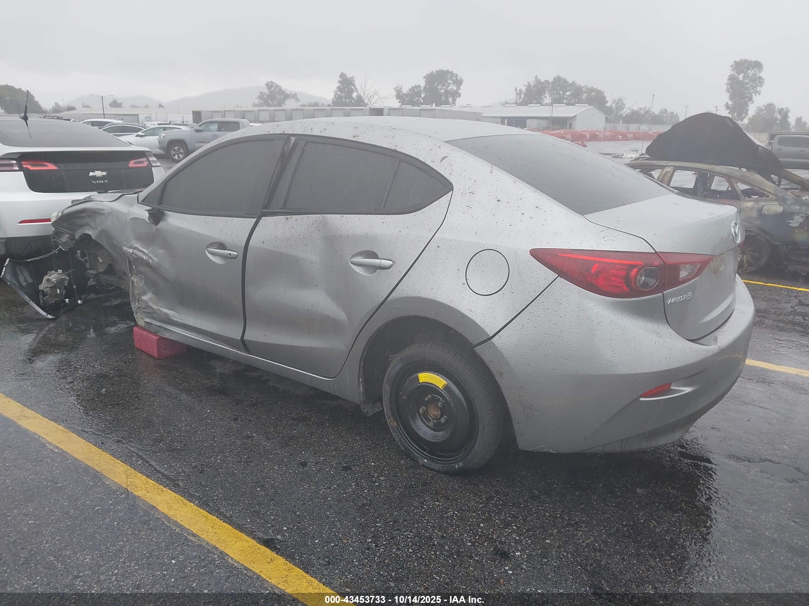 2015 MAZDA 3 — VIN 3MZBM1U72FM186458 — photo 3