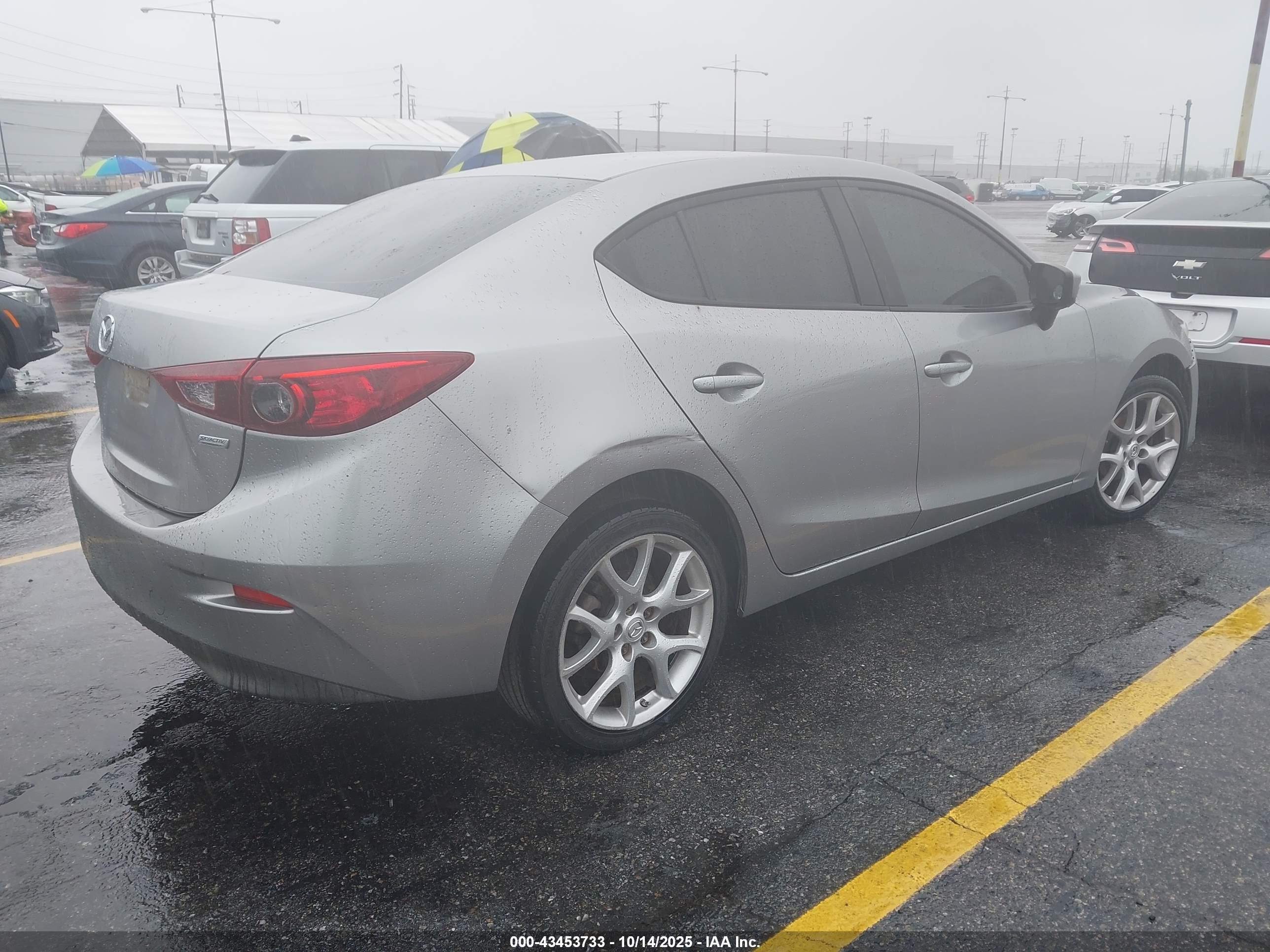 2015 MAZDA 3 — VIN 3MZBM1U72FM186458 — photo 4