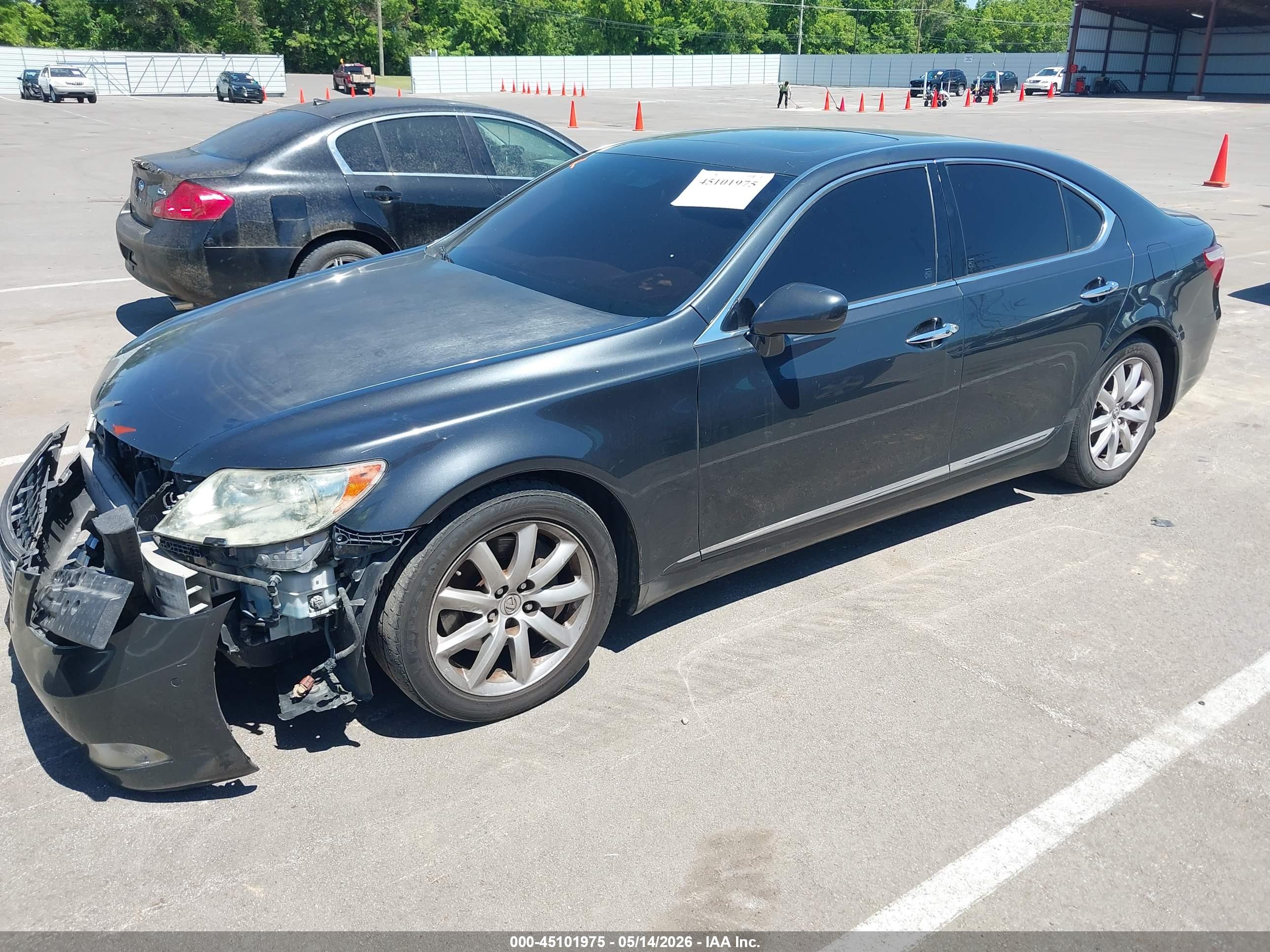 2008 LEXUS LS — VIN JTHBL46F885075111 — photo 2