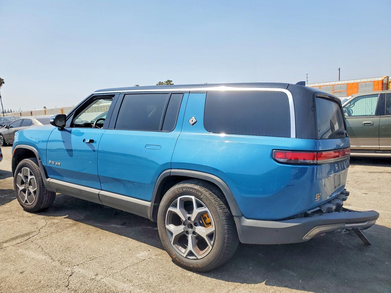 2026 RIVIAN R1S — VIN 7PDSGABA9RN033281 — photo 2