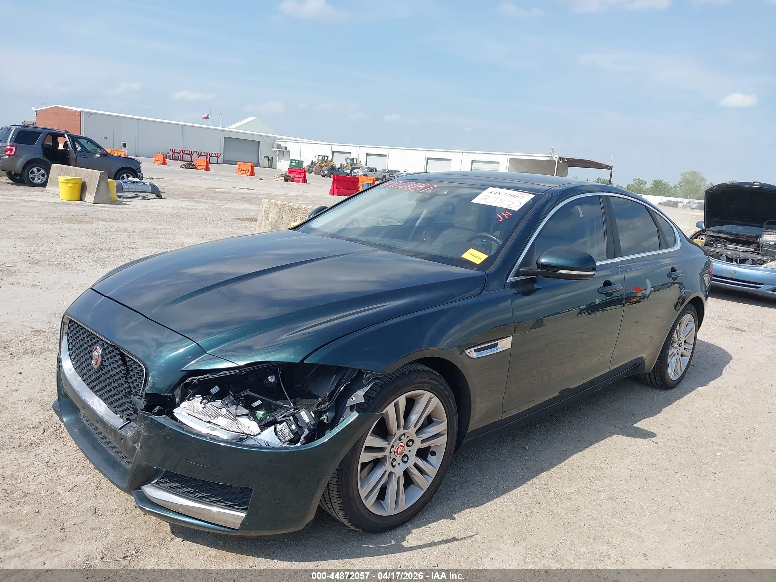 2016 JAGUAR XF — VIN SAJBD4BV4GCY08178 — photo 2