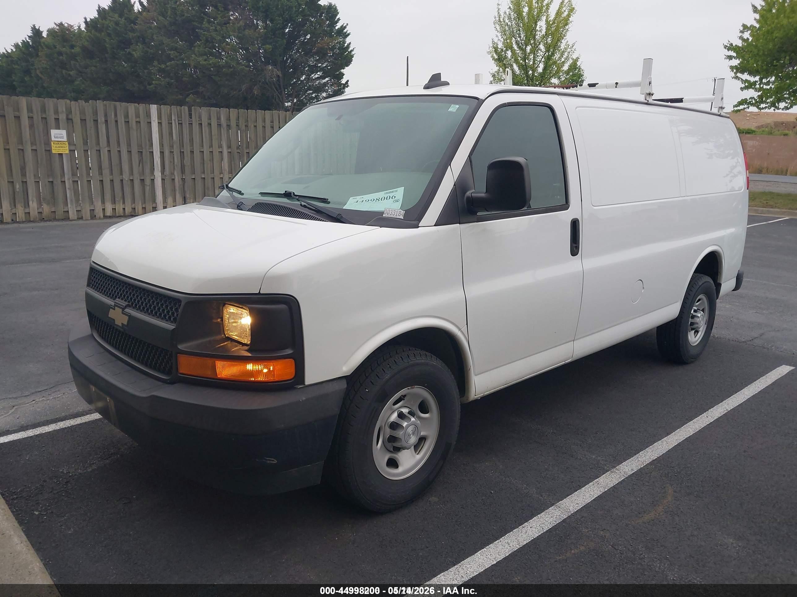 2017 CHEVROLET Express — VIN 1GCWGAFG8H1293149 — photo 2