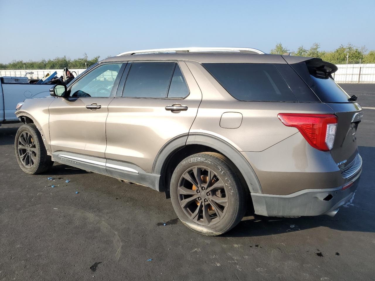 2021 FORD Explorer — VIN 1FMSK7FH1MGB03610 — photo 2