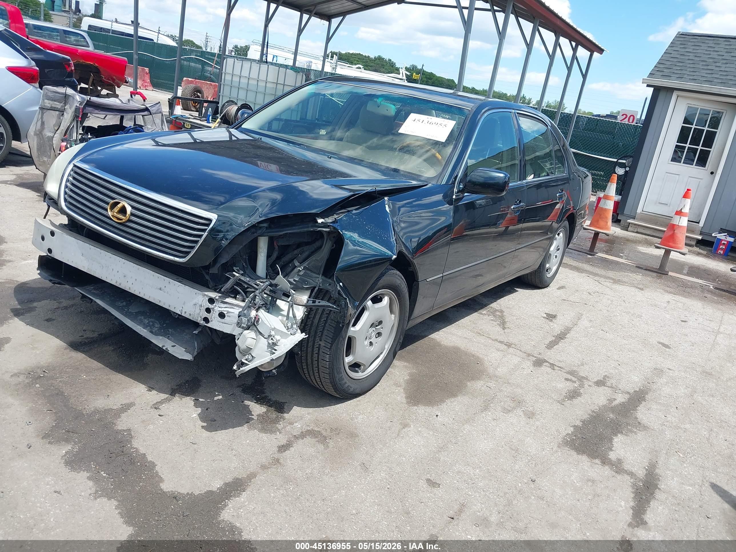 2002 LEXUS LS — VIN JTHBN30F320052403 — photo 2