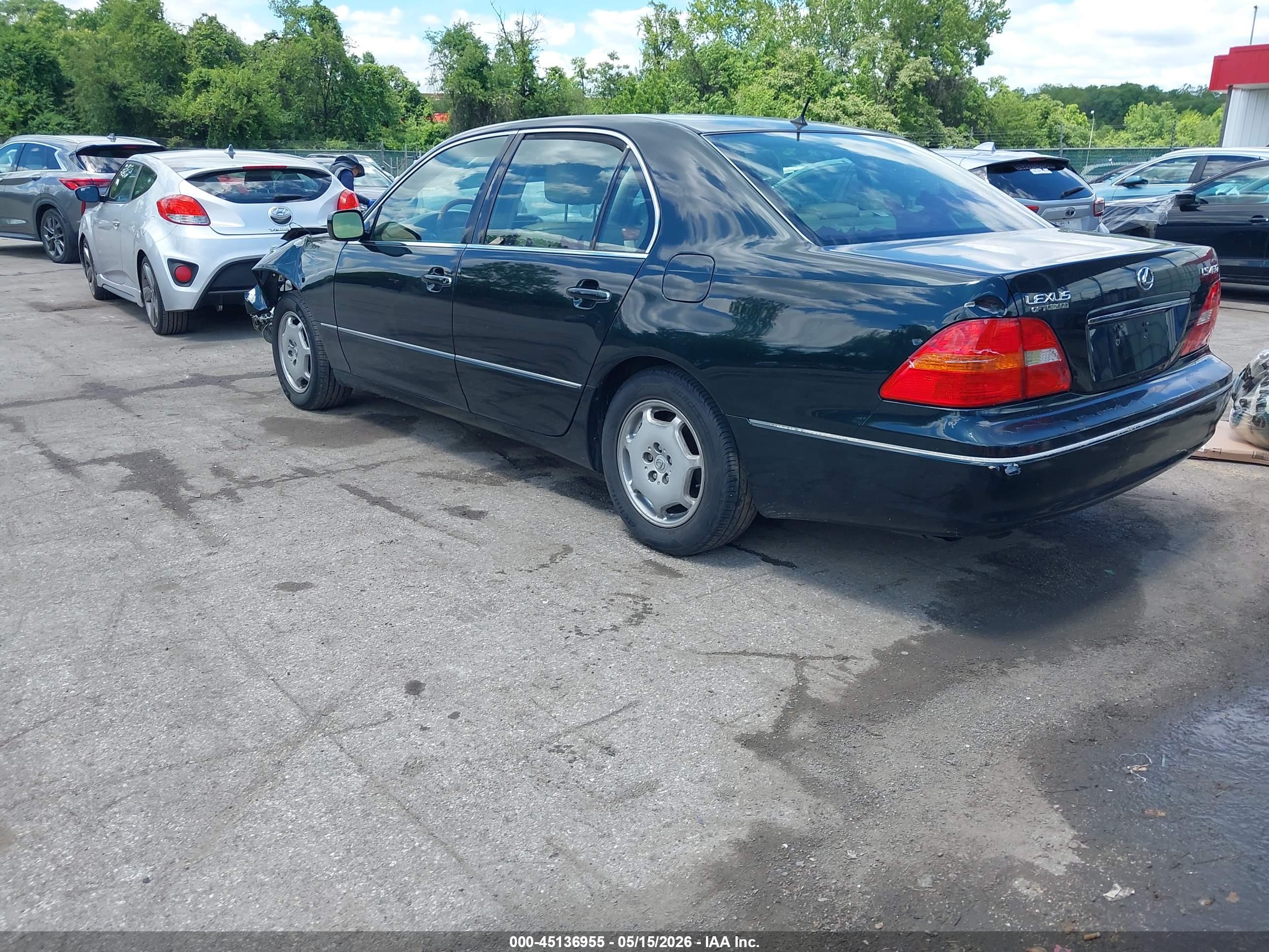 2002 LEXUS LS — VIN JTHBN30F320052403 — photo 3