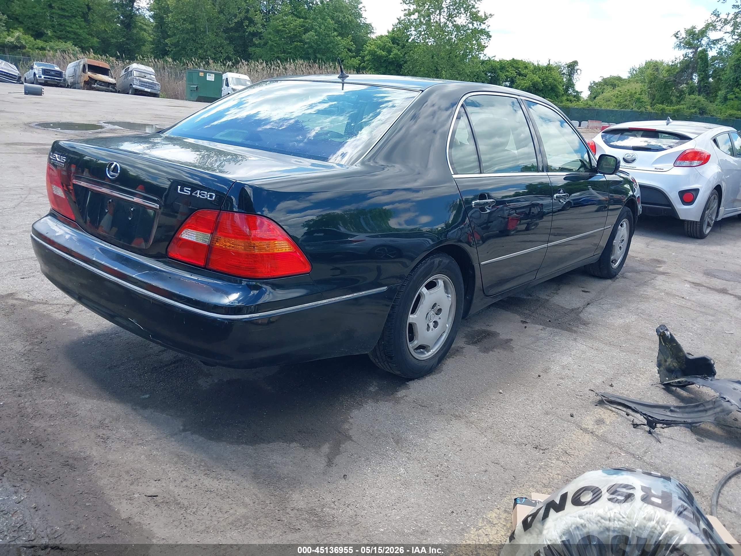 2002 LEXUS LS — VIN JTHBN30F320052403 — photo 4