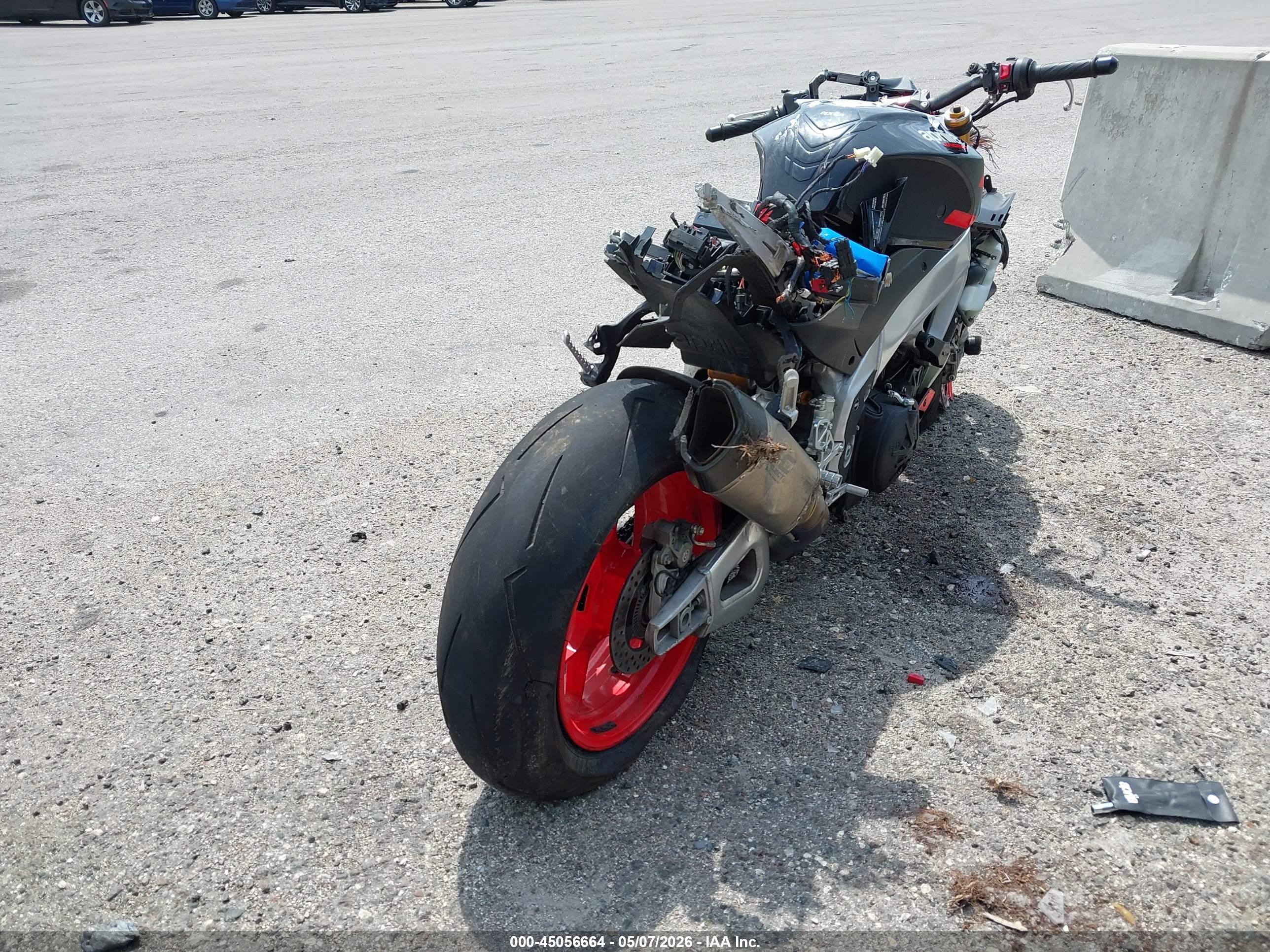 2021 APRILIA tuono — VIN ZD4KZUB05MS000089 — photo 4