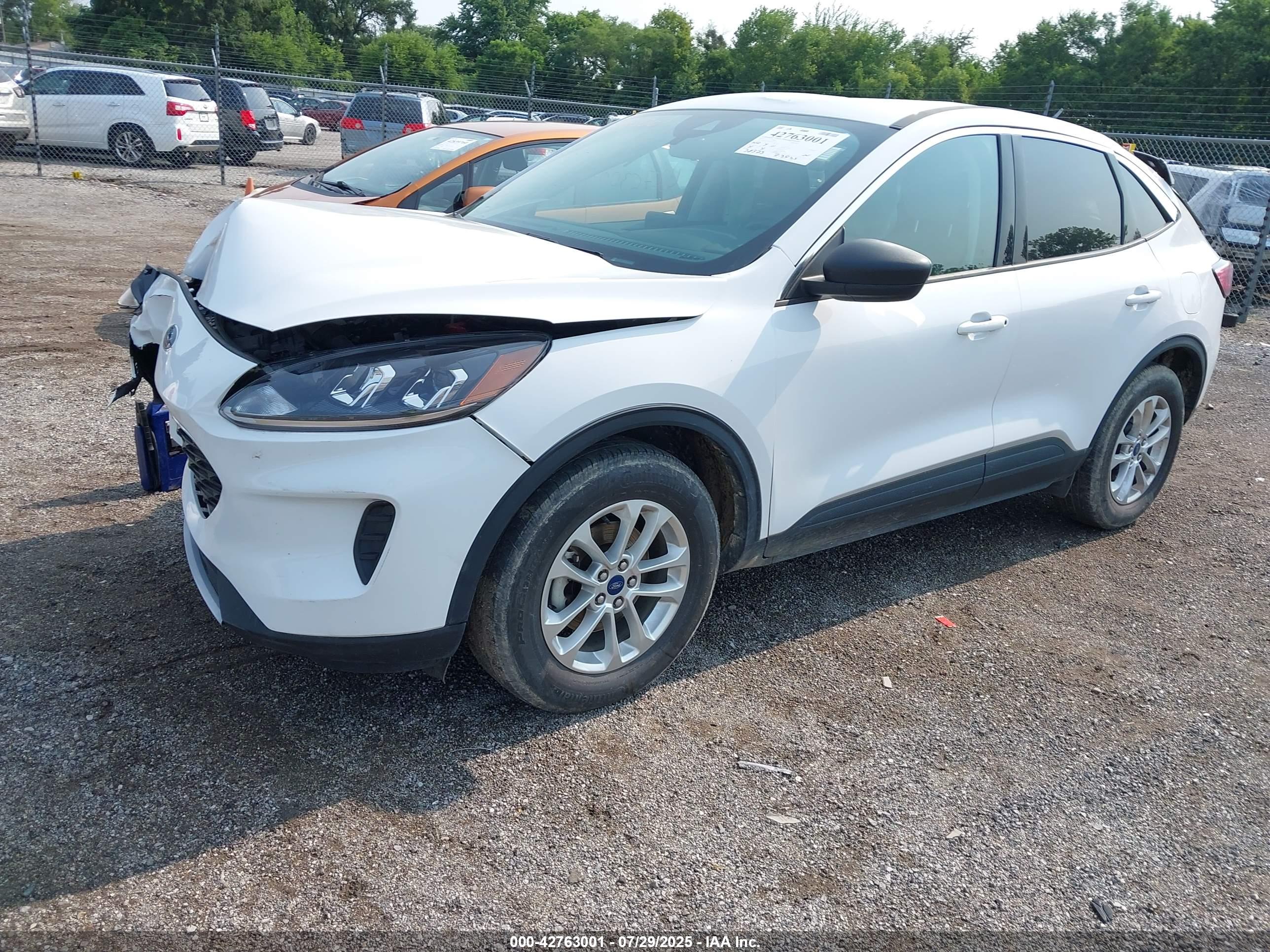 2022 FORD Escape — VIN 1FMCU9G64NUA16729 — photo 2