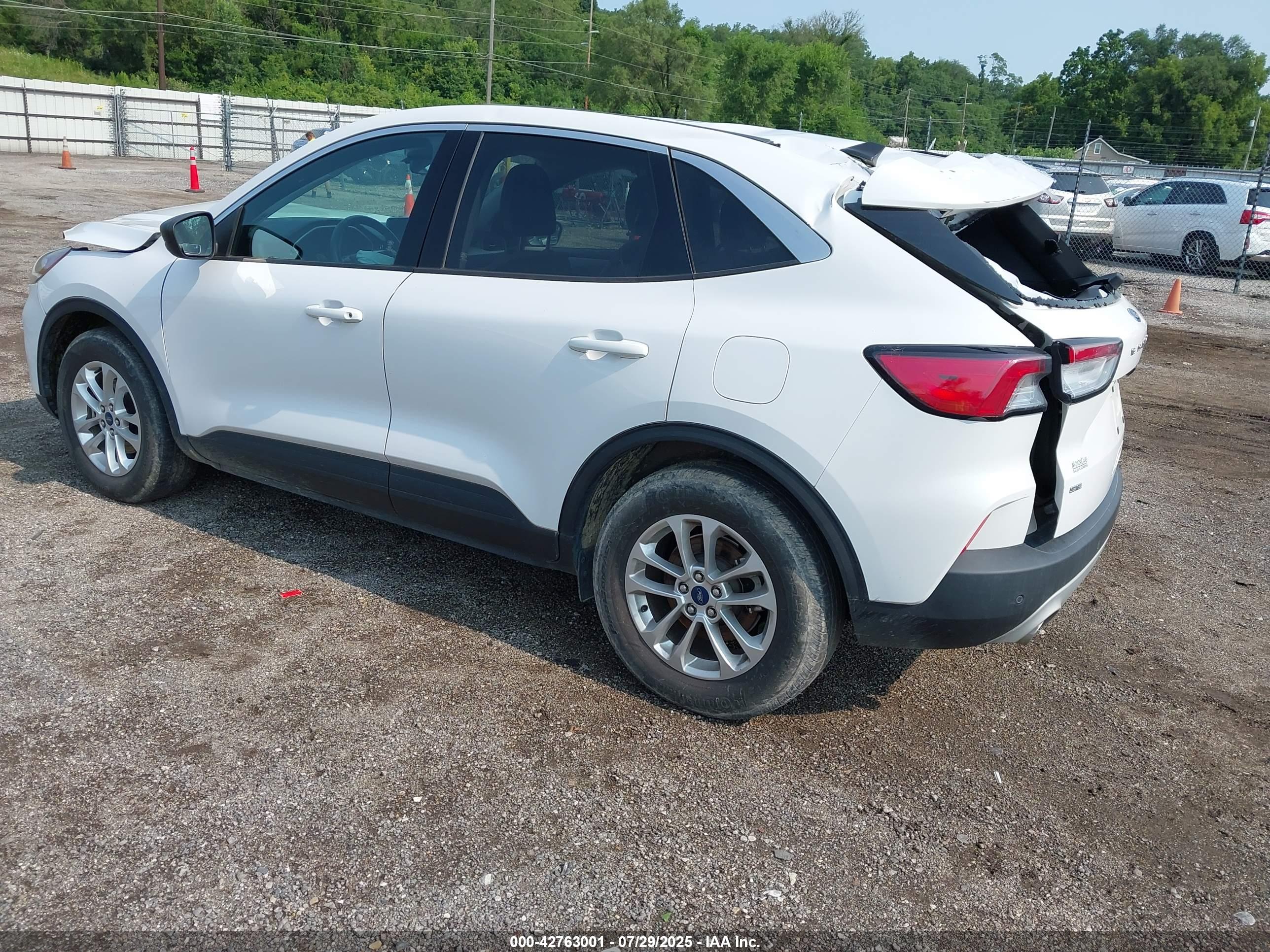 2022 FORD Escape — VIN 1FMCU9G64NUA16729 — photo 3